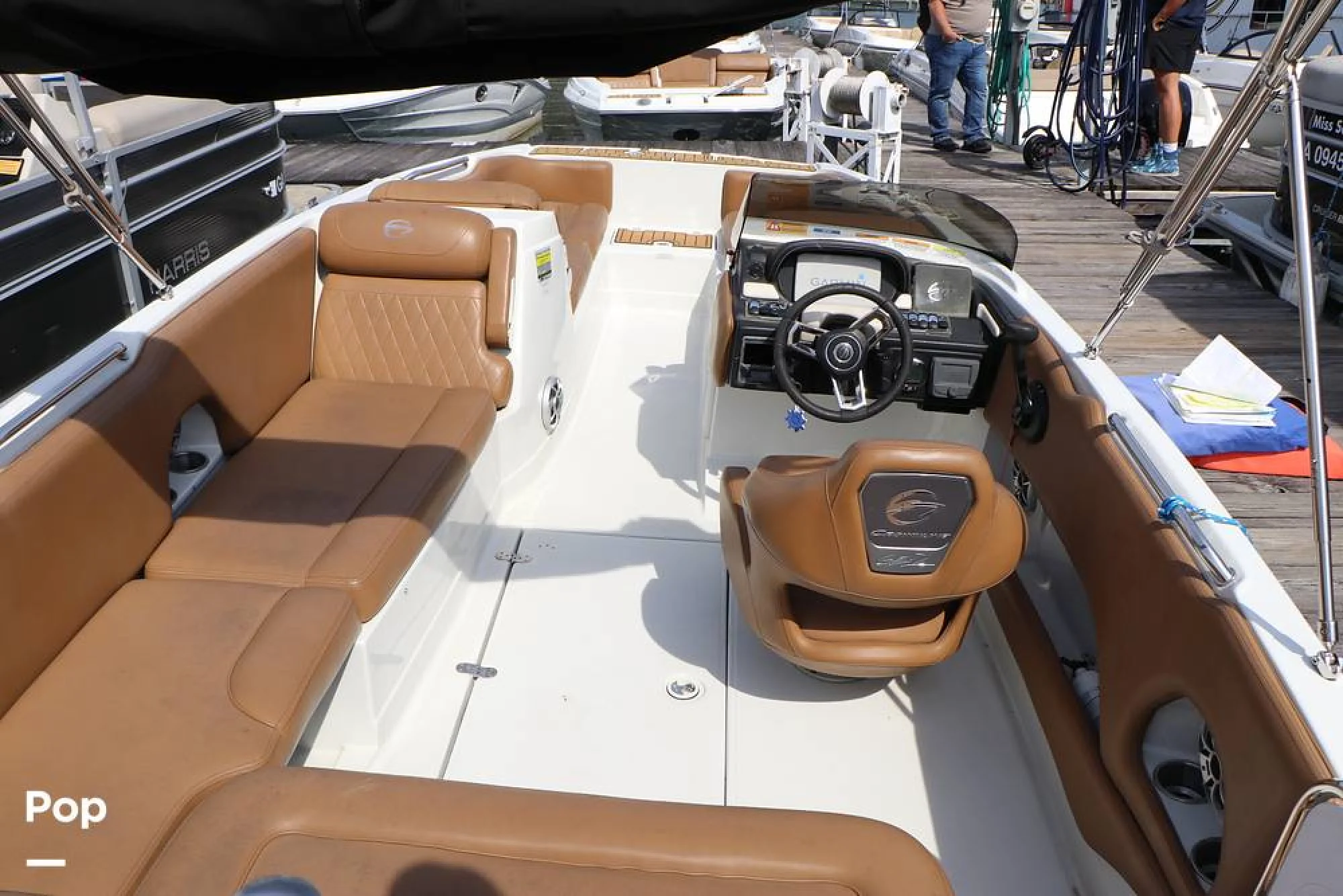 2023 Crownline E225 XS - Image 2
