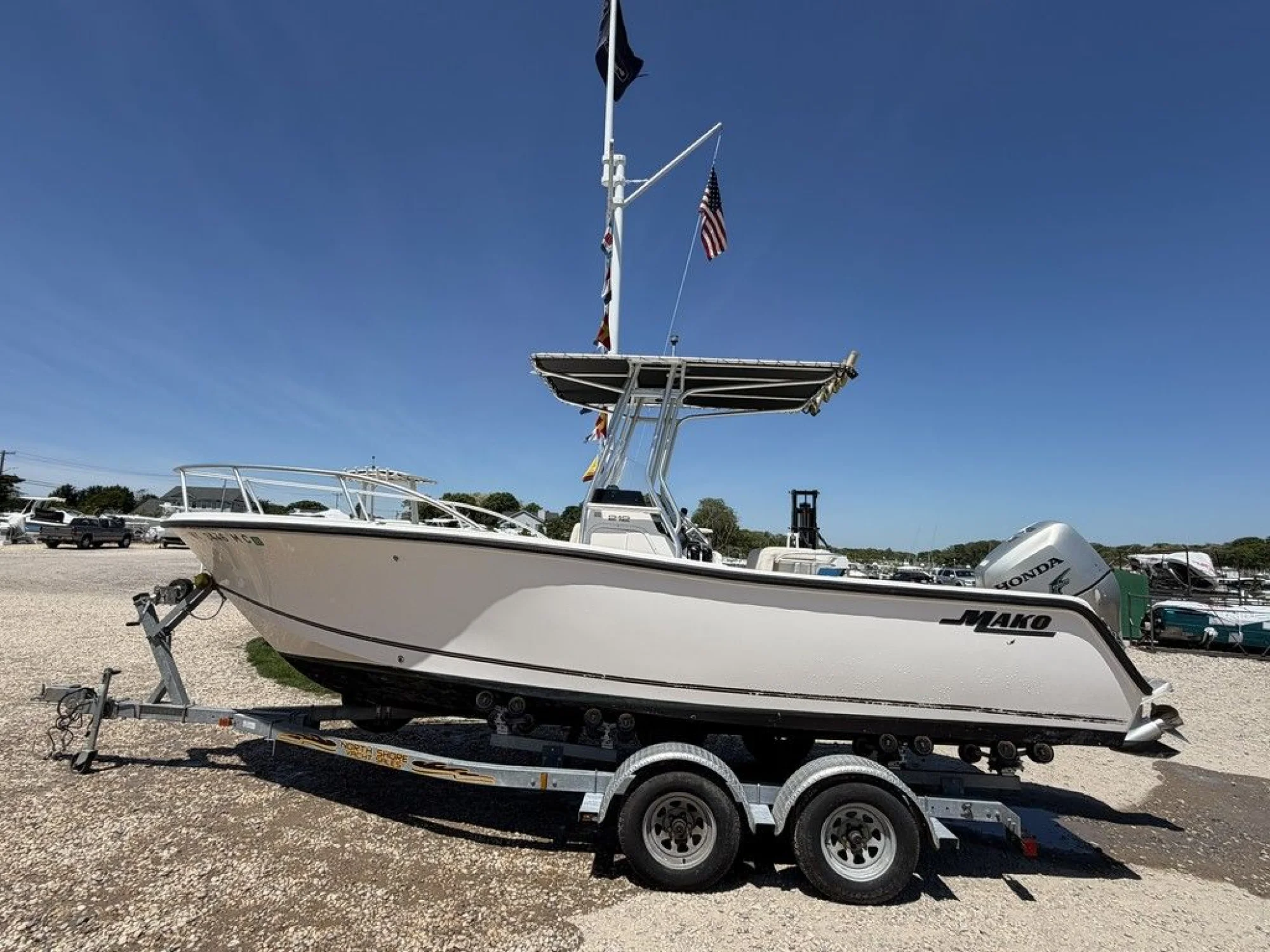 Mako 212 Center Console