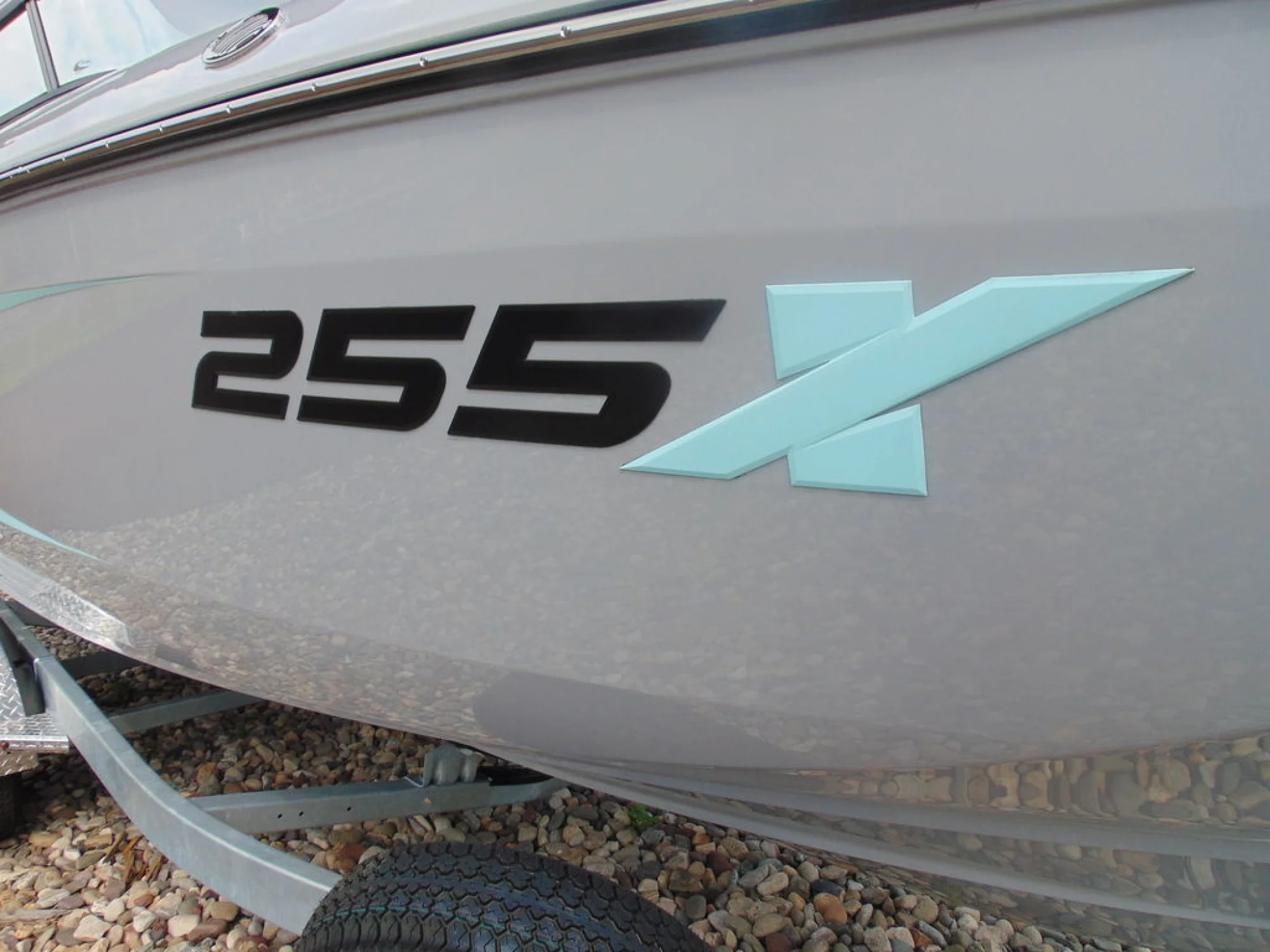 Yamaha Boats 255XD - Image 3