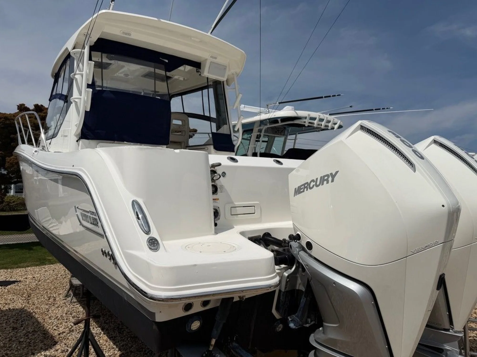 Boston Whaler 325 Conquest - Image 3
