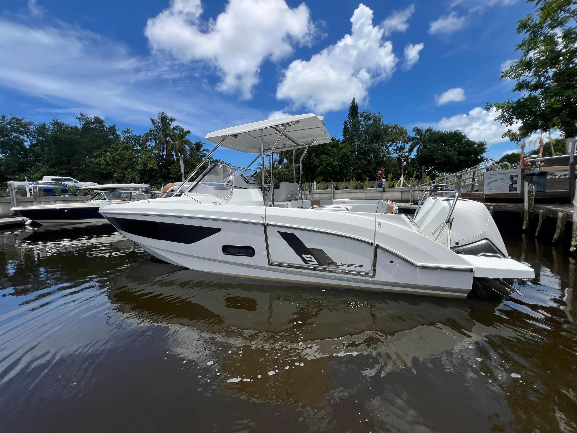 2025 Beneteau Flyer 9 SUNdeck - Image 4