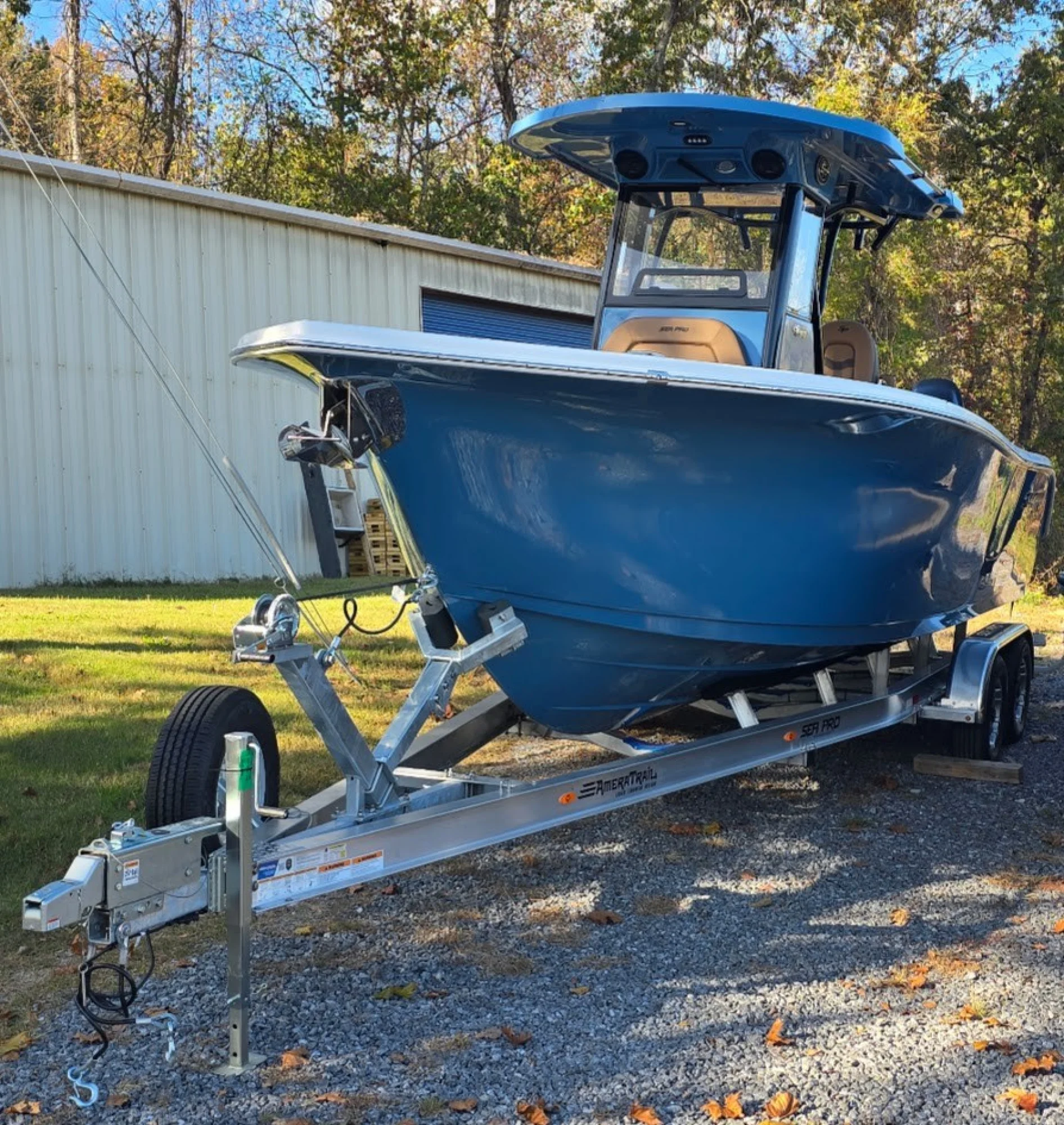 2025 Sea Pro 262 DLX w/ Trailer - Image 2