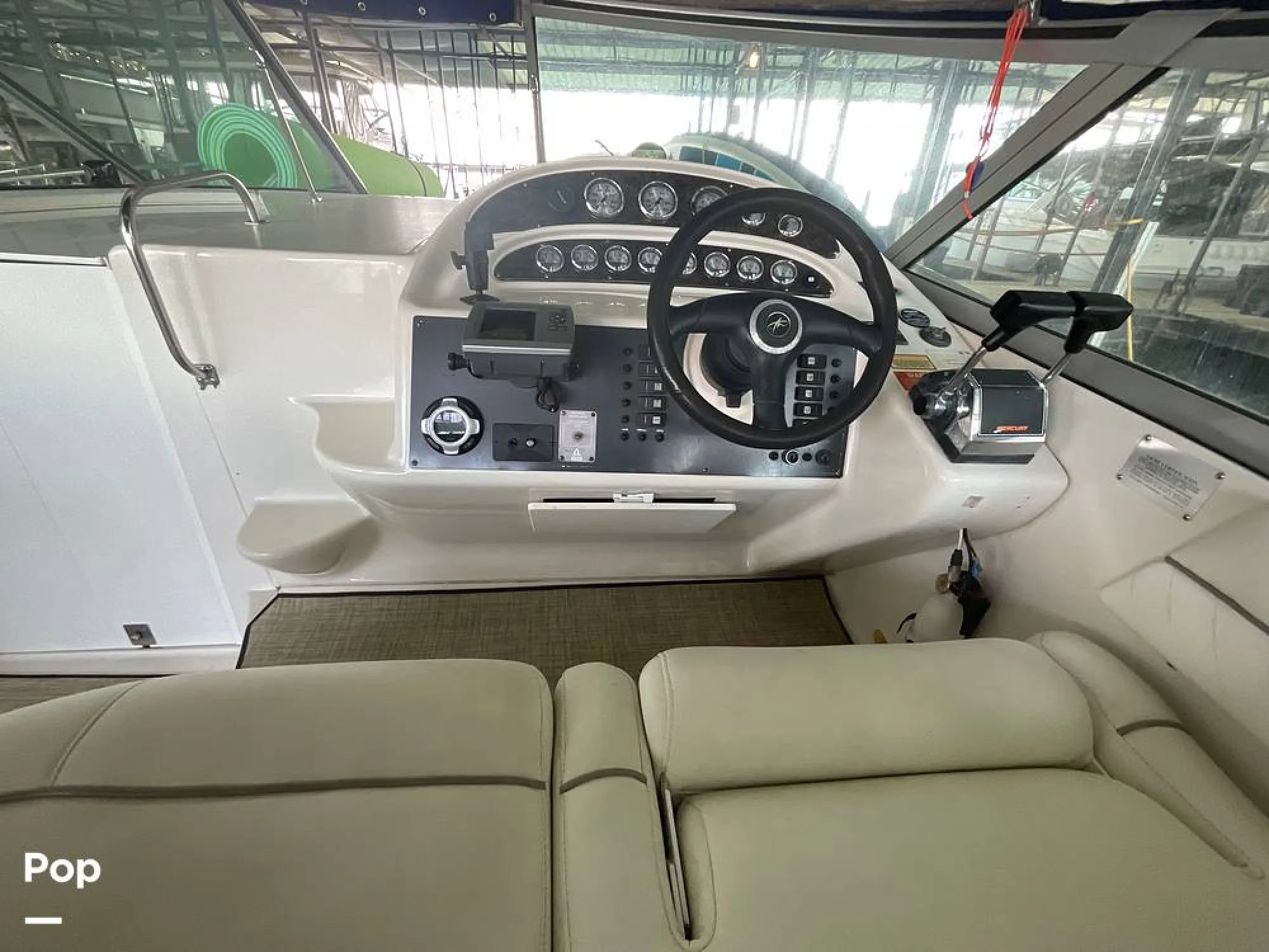 2001 Monterey 322 CRUISER - Image 5