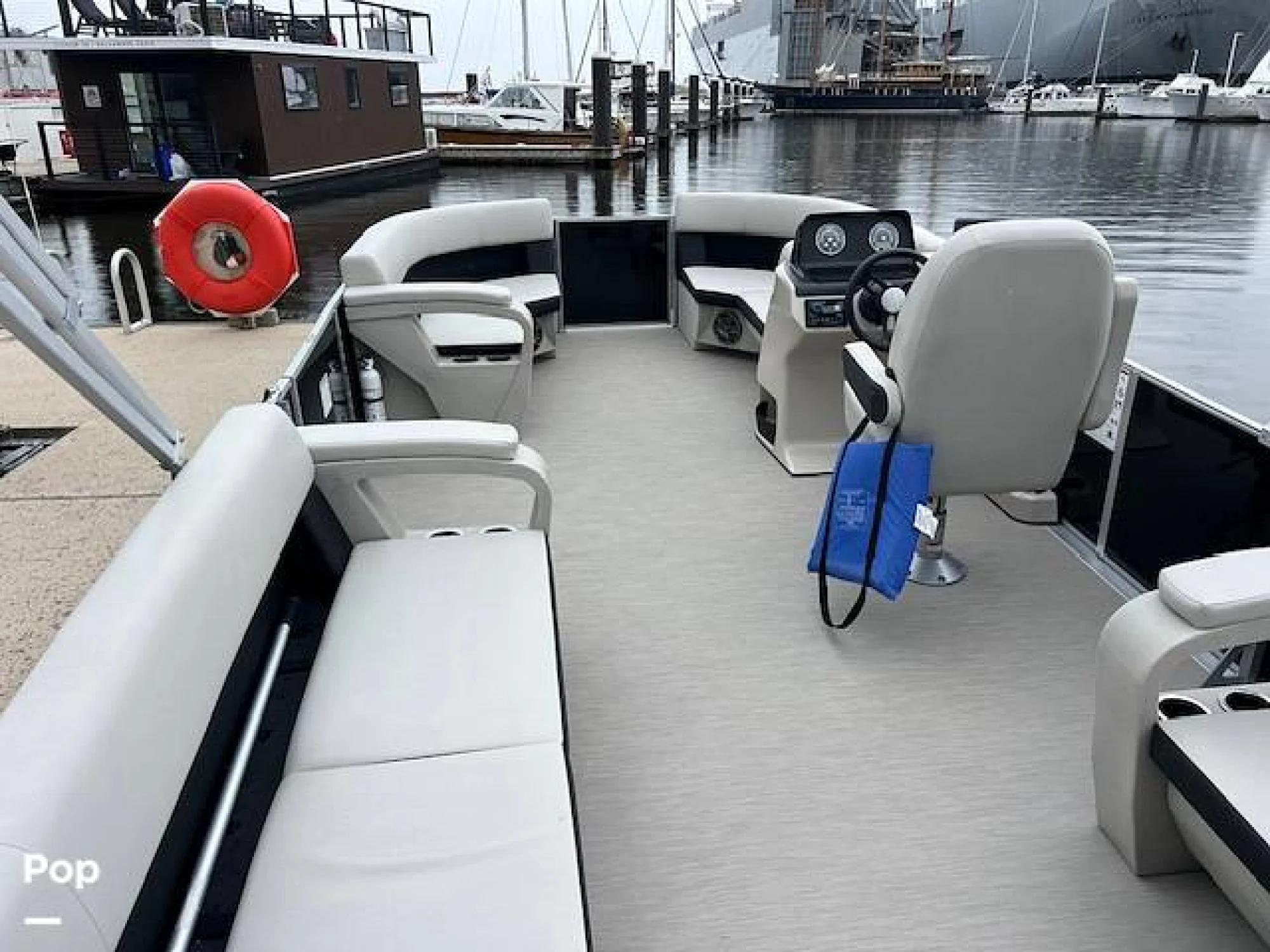 2025 Harris Breeze Pontoon - Image 3