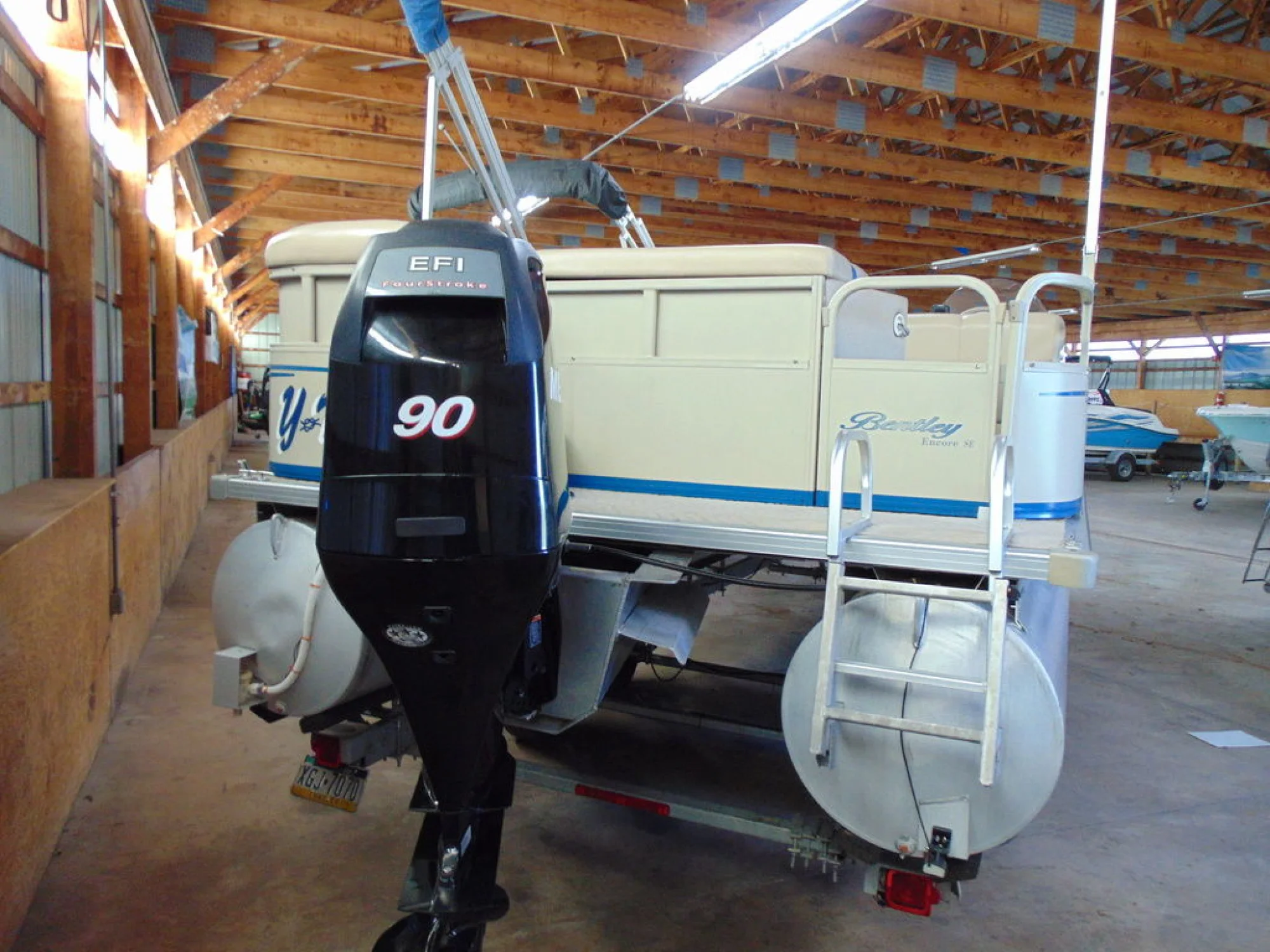 Bentley 220 Fish Pontoon - Image 4