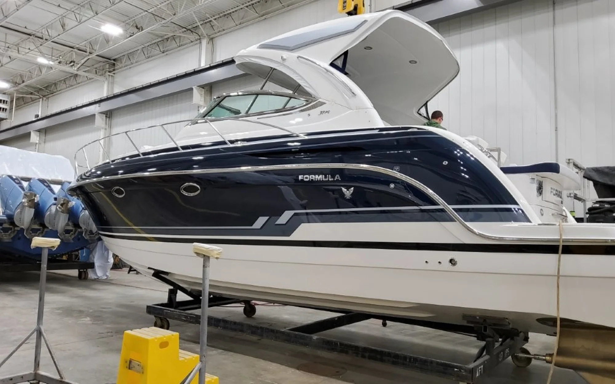 2022 Formula 37 Performance Cruiser - Image 2