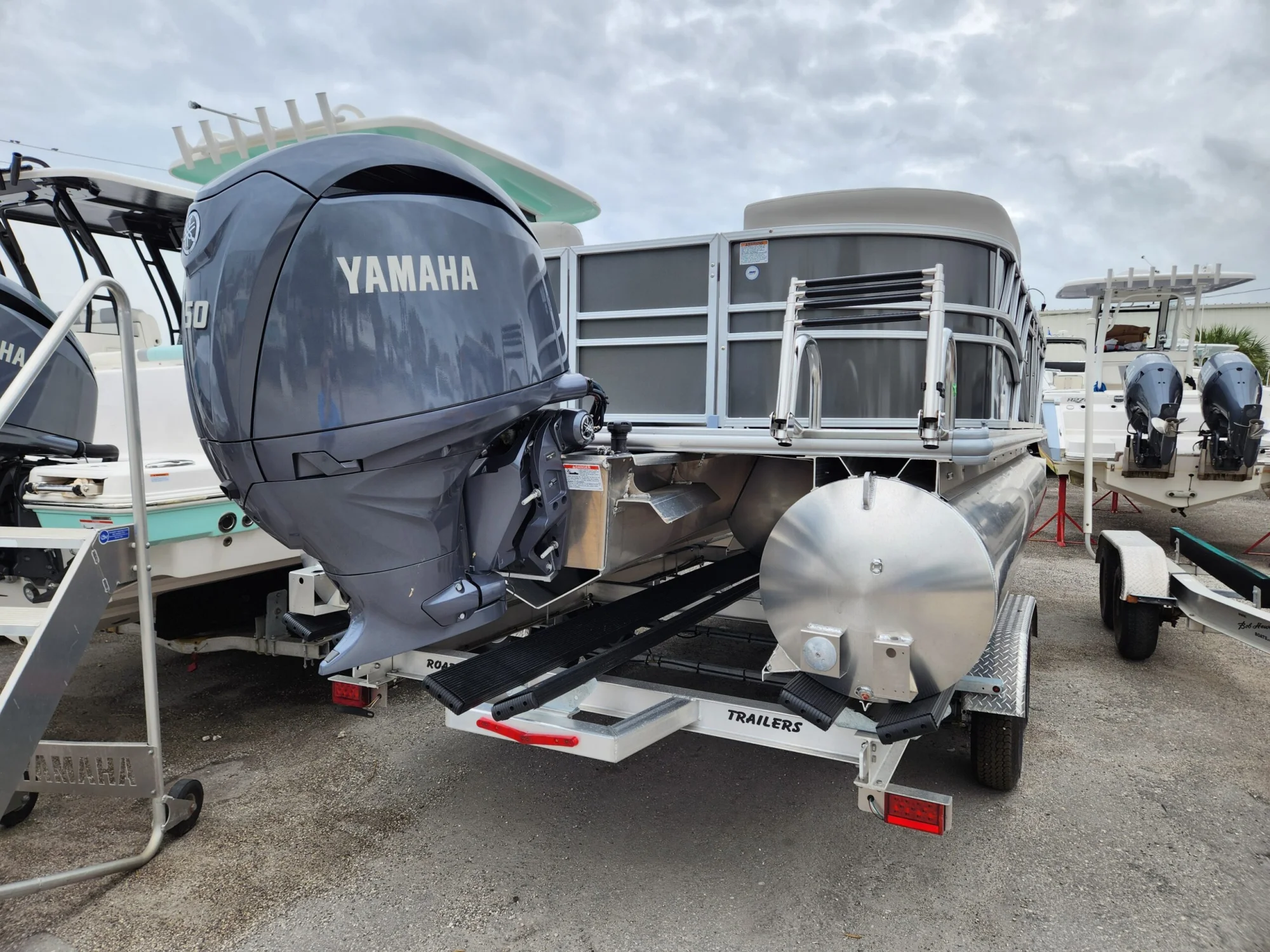 2024 SYLVAN 822 LZ - Image 3