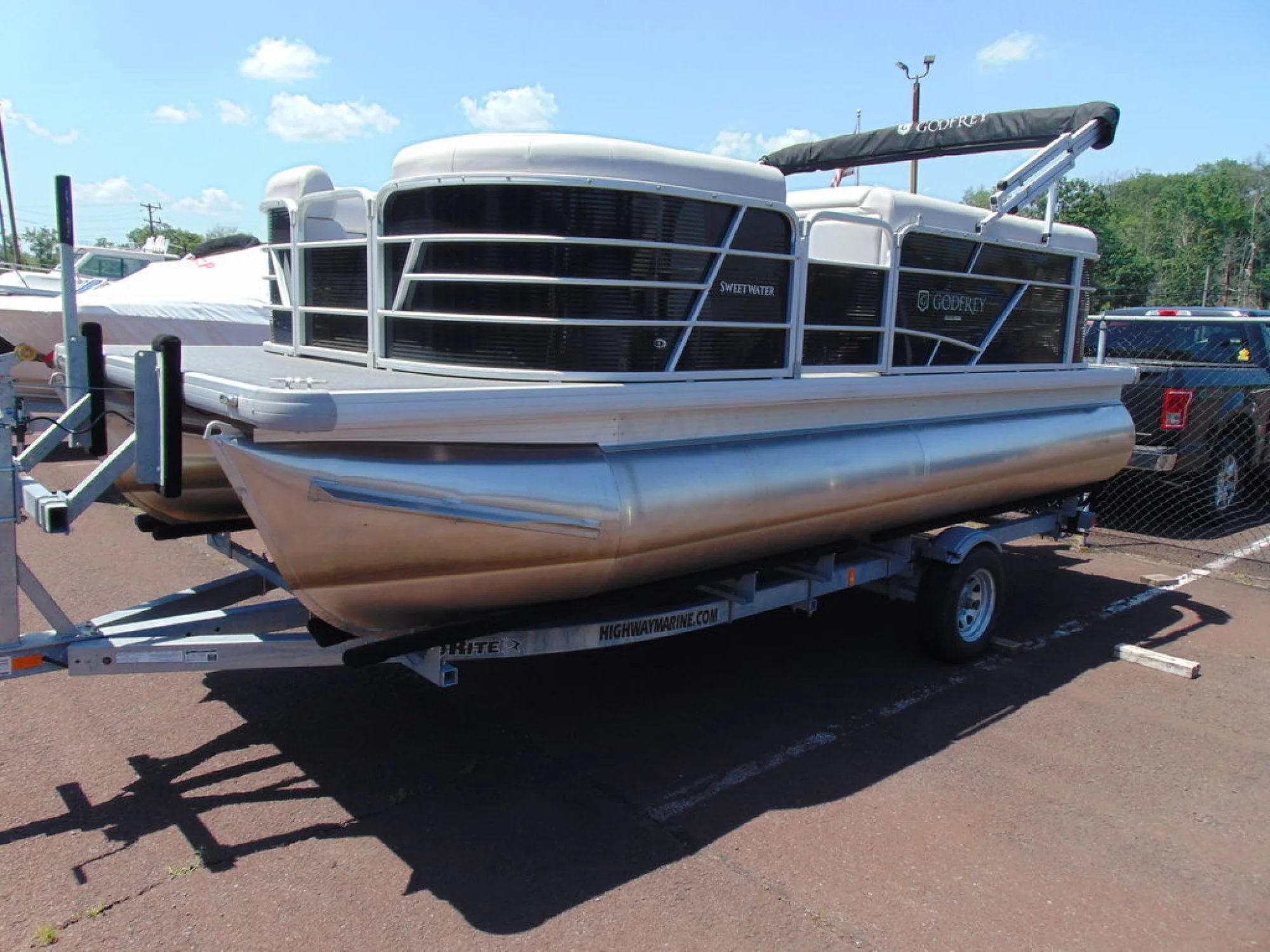 Godfrey Pontoons Sweetwater Xperience 1880 CX 25 in. - Image 3