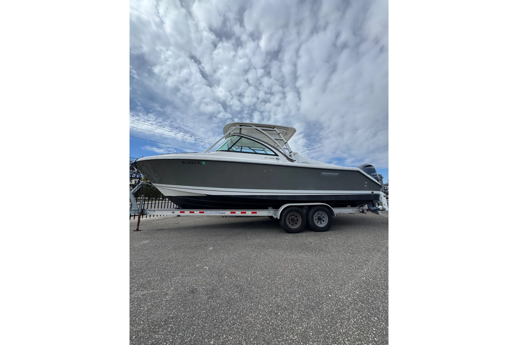 2016 Pursuit DC 265 Dual Console - Image 3