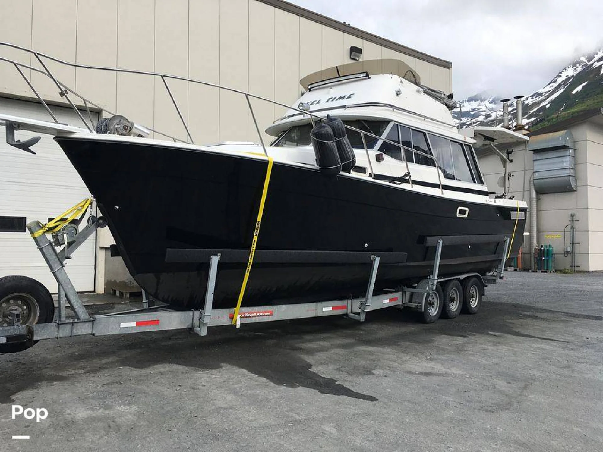 1983 Bayliner 3288 MY - Main Image