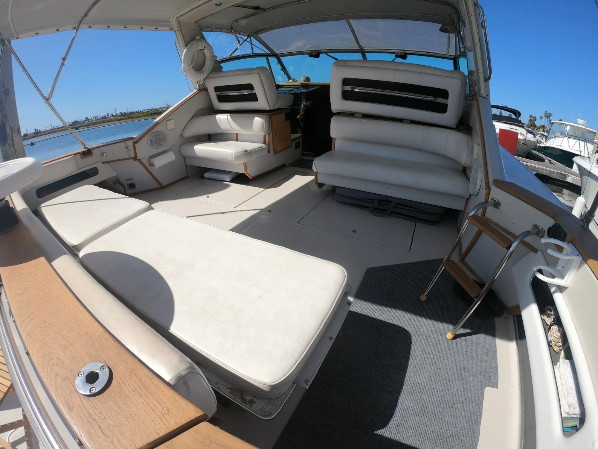 Sea Ray 390 Express - Image 4
