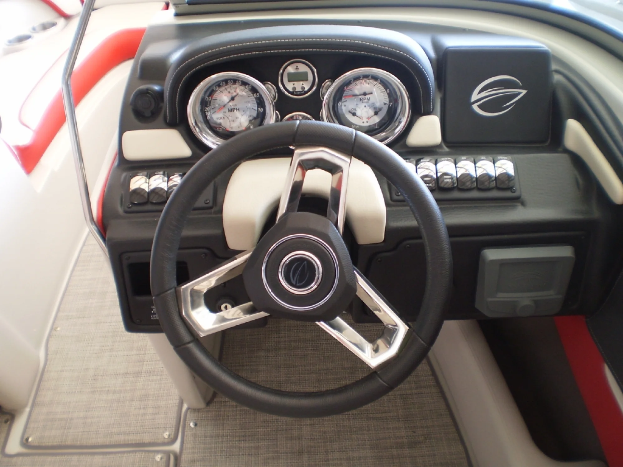 2022 Crownline 210SS - Image 4