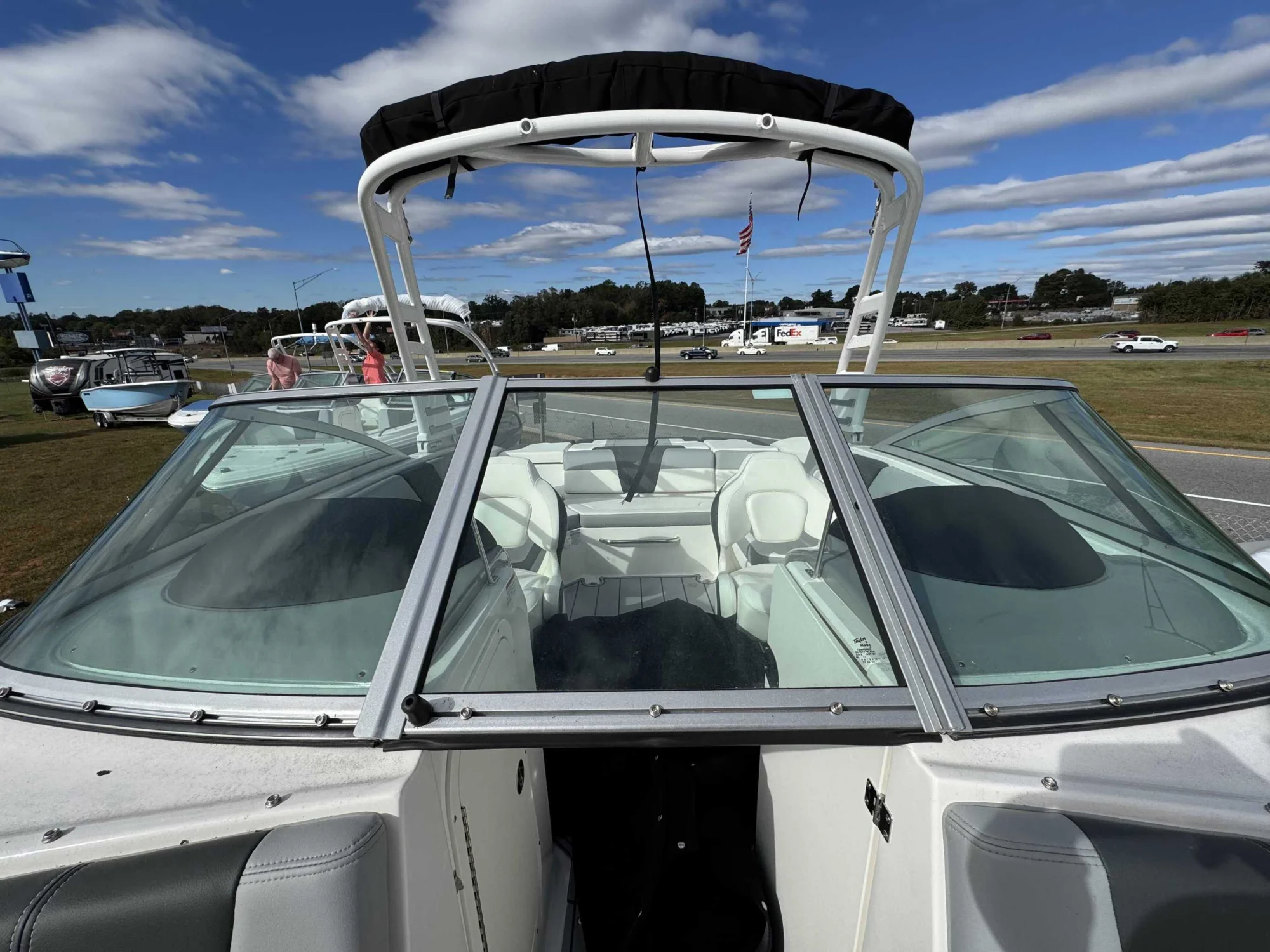 2025 Chaparral 23 Ssi - Image 4