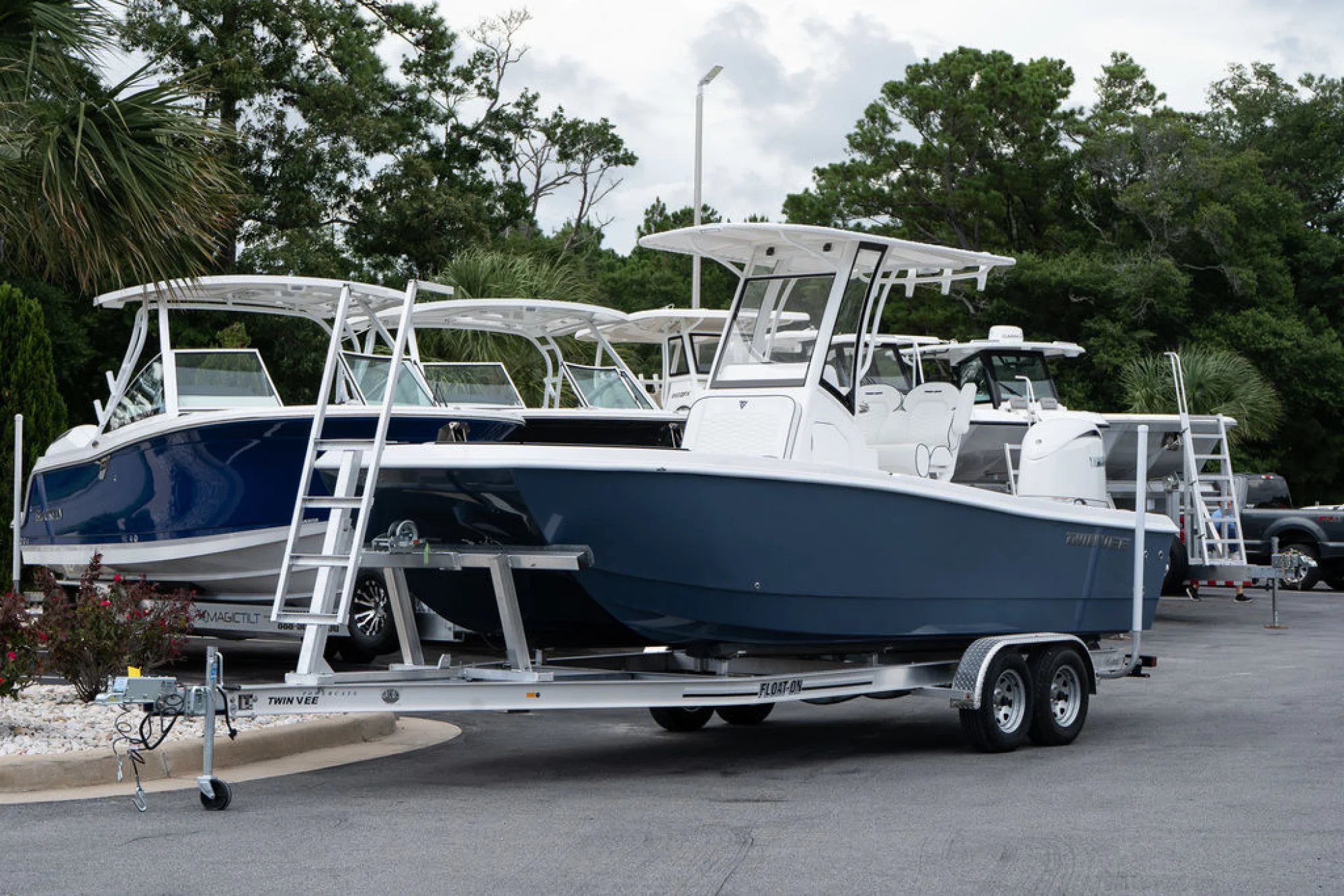 Twin Vee 22 BAYCAT - Image 2