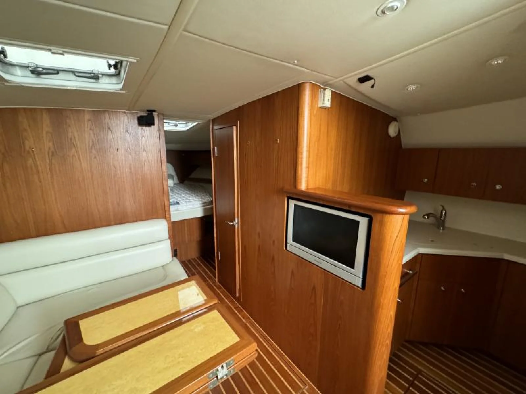 2004 Tiara Yachts 4200 Open - Image 4