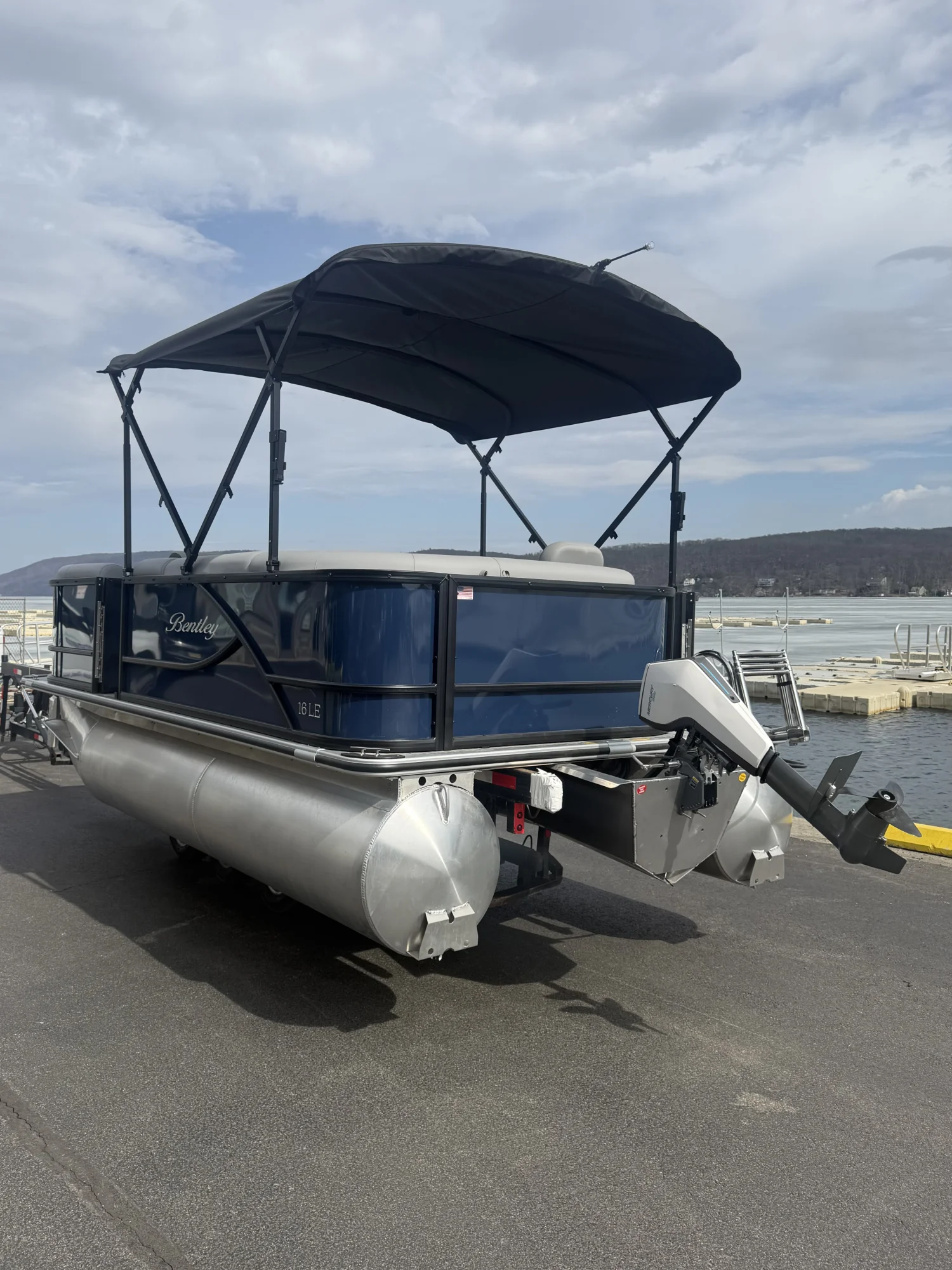 2026 Bentley Pontoons LE 160CR - Image 2