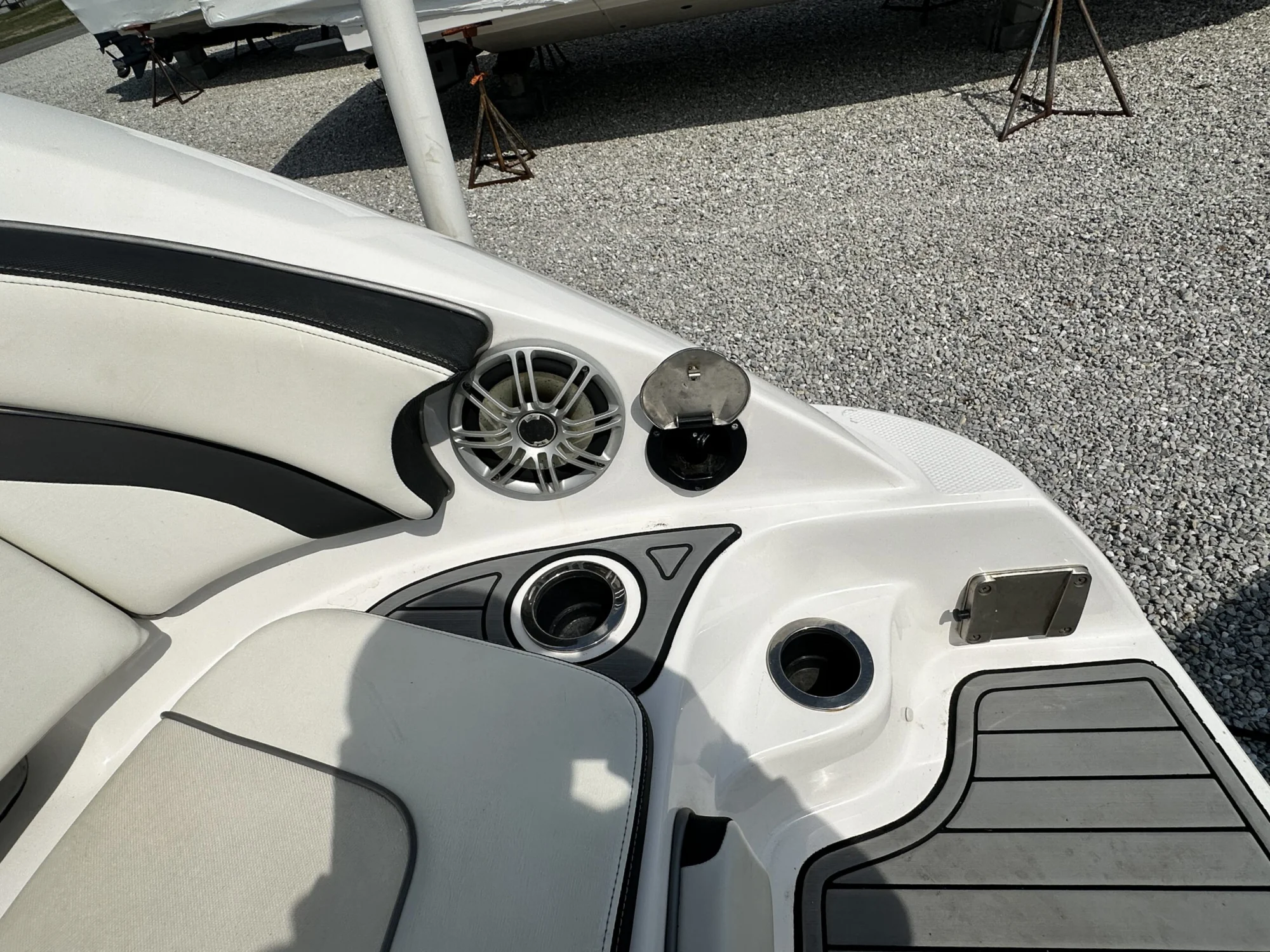 2016 Yamaha 242 Limited S - Image 2