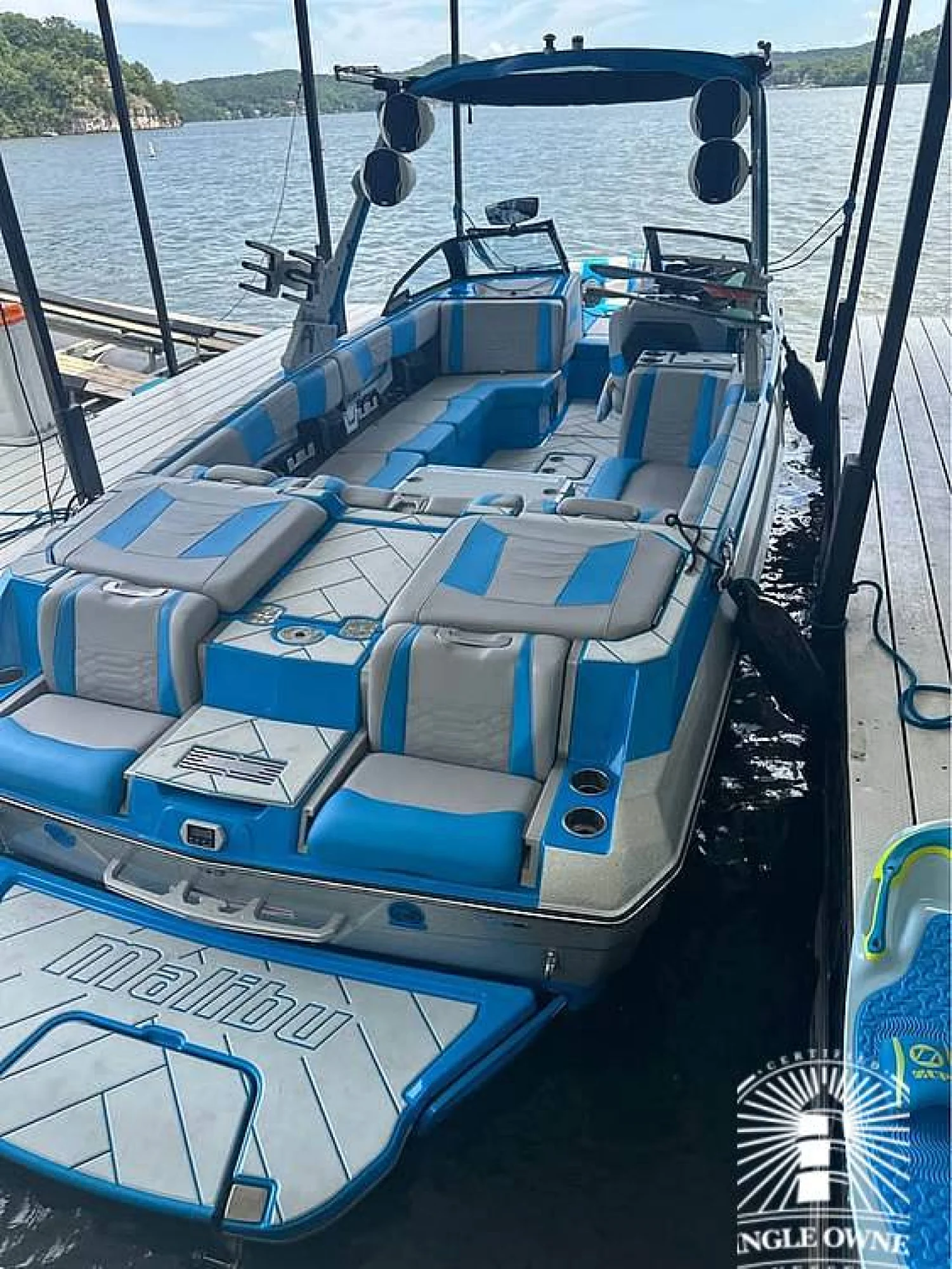 2022 Malibu 25 LSV - Main Image