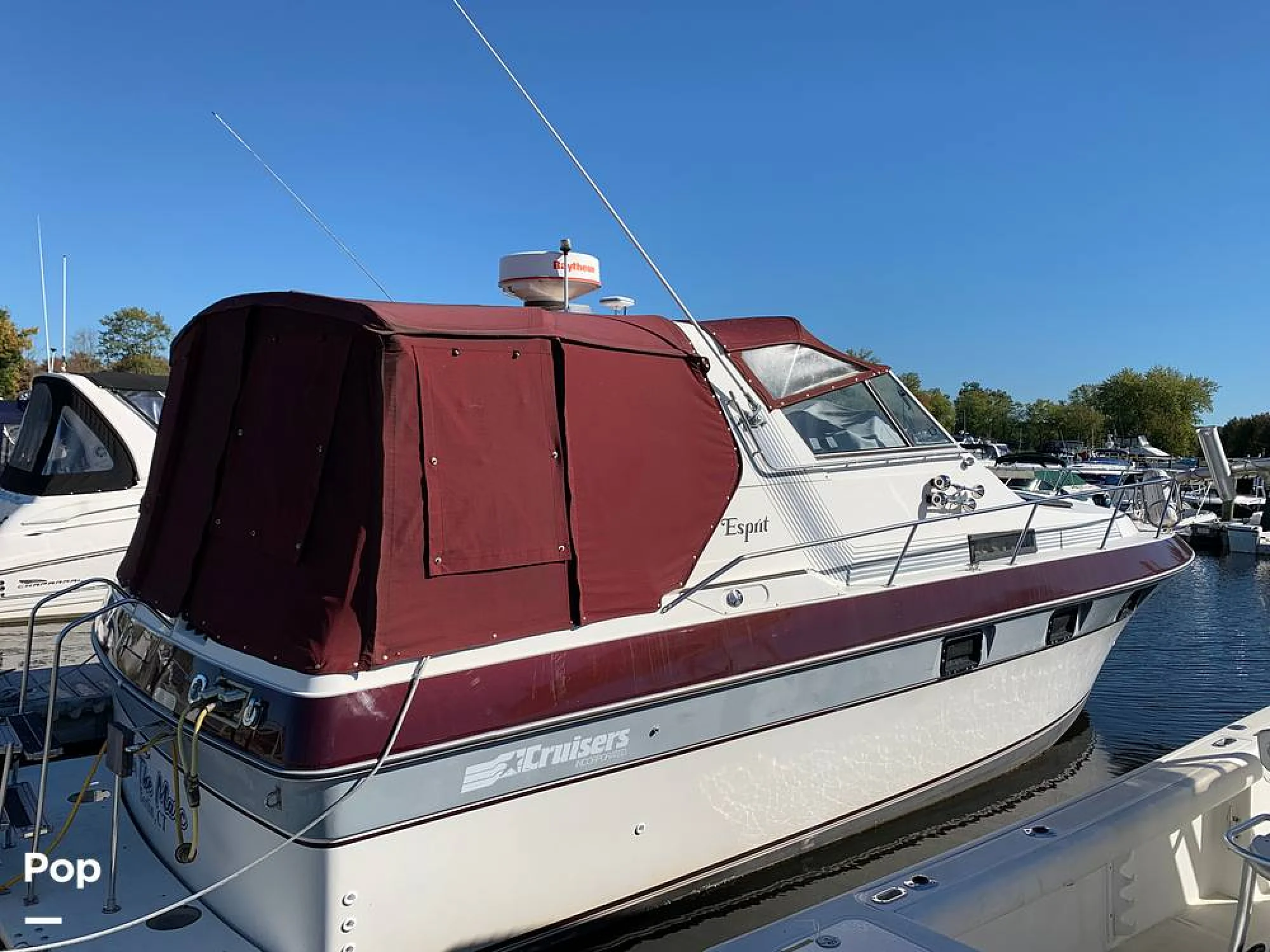 1986 Cruisers Yachts Esprit 337 - Main Image