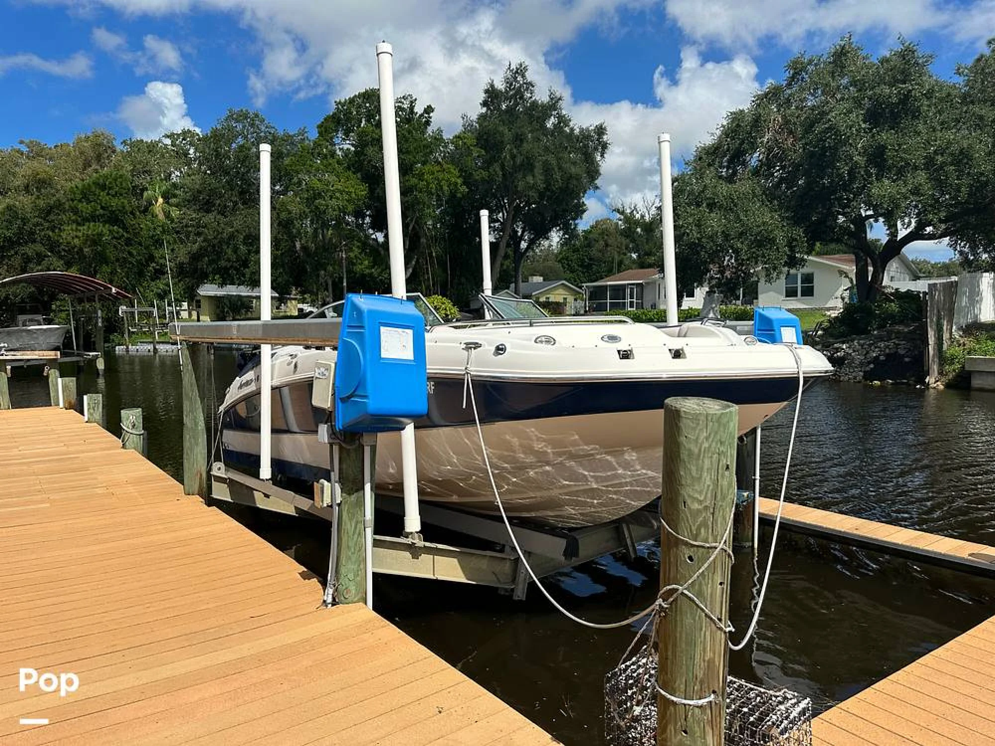 2007 Hurricane 240 SunDeck OB - Image 2
