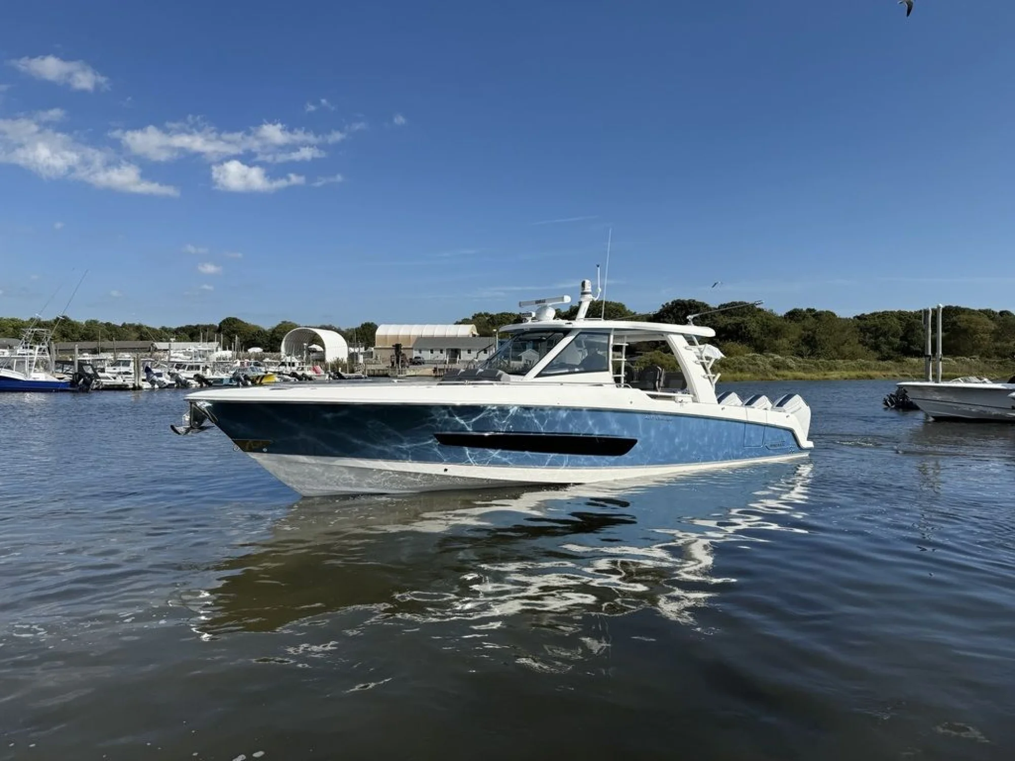 Boston Whaler 420 Outrage - Image 2