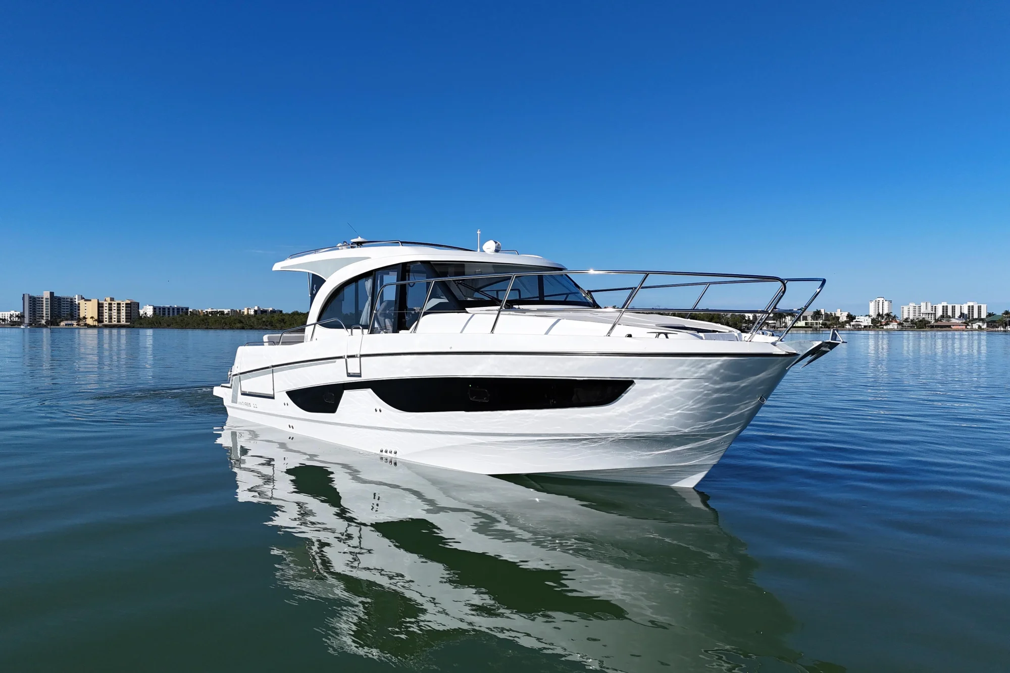 2026 Beneteau Antares 11 - Image 3