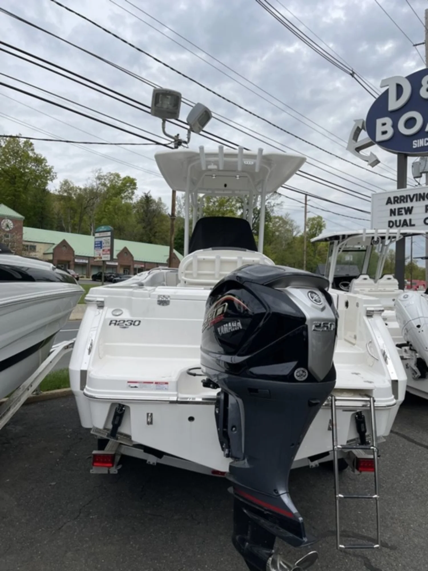 2026 Robalo R230 - Image 4