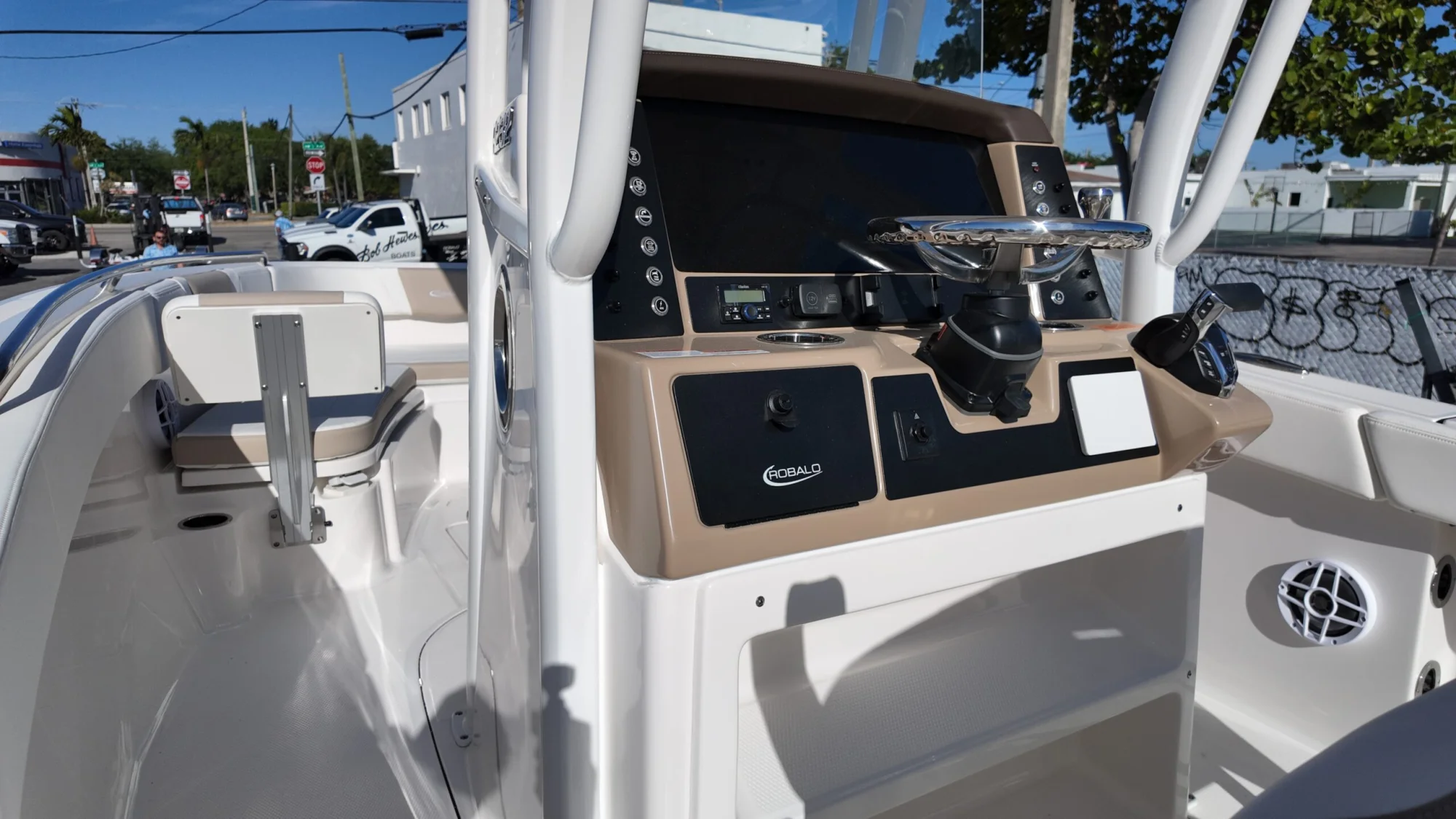 2025 ROBALO 232 Explorer - Image 4