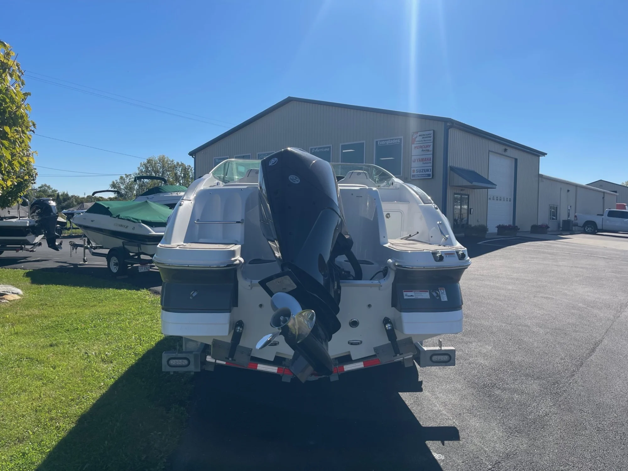 2023 Hurricane 24ft SunDeck 2400 OB - Image 4