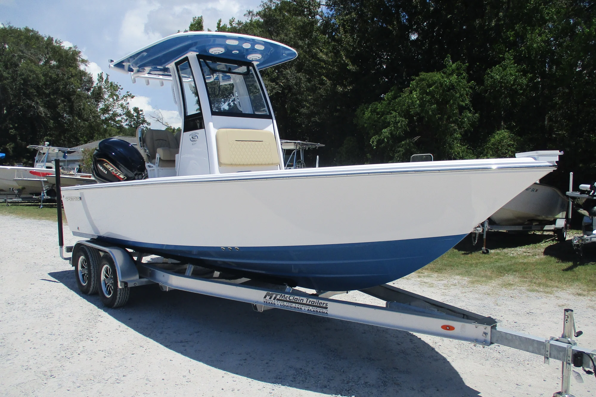 2027 Sportsman Masters 227 Bay Boat - Image 2