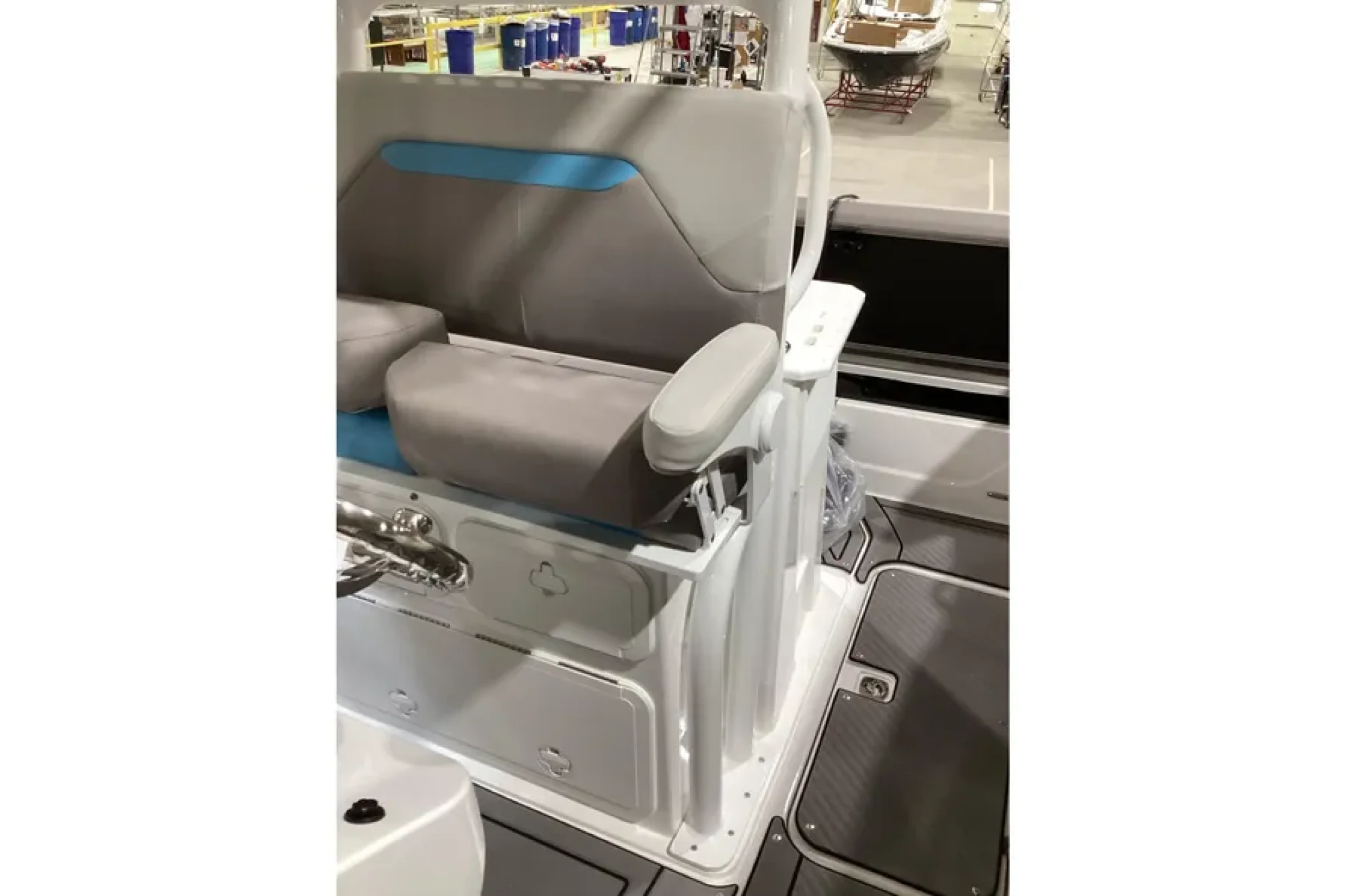 2025 Hurricane 24 Center Console OB - Image 4