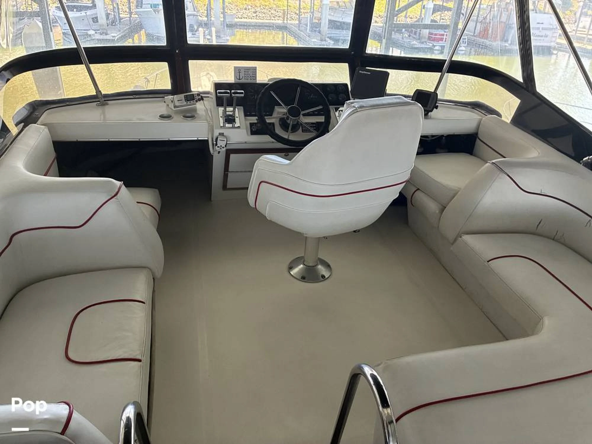 1990 Bayliner 3888 - Image 5