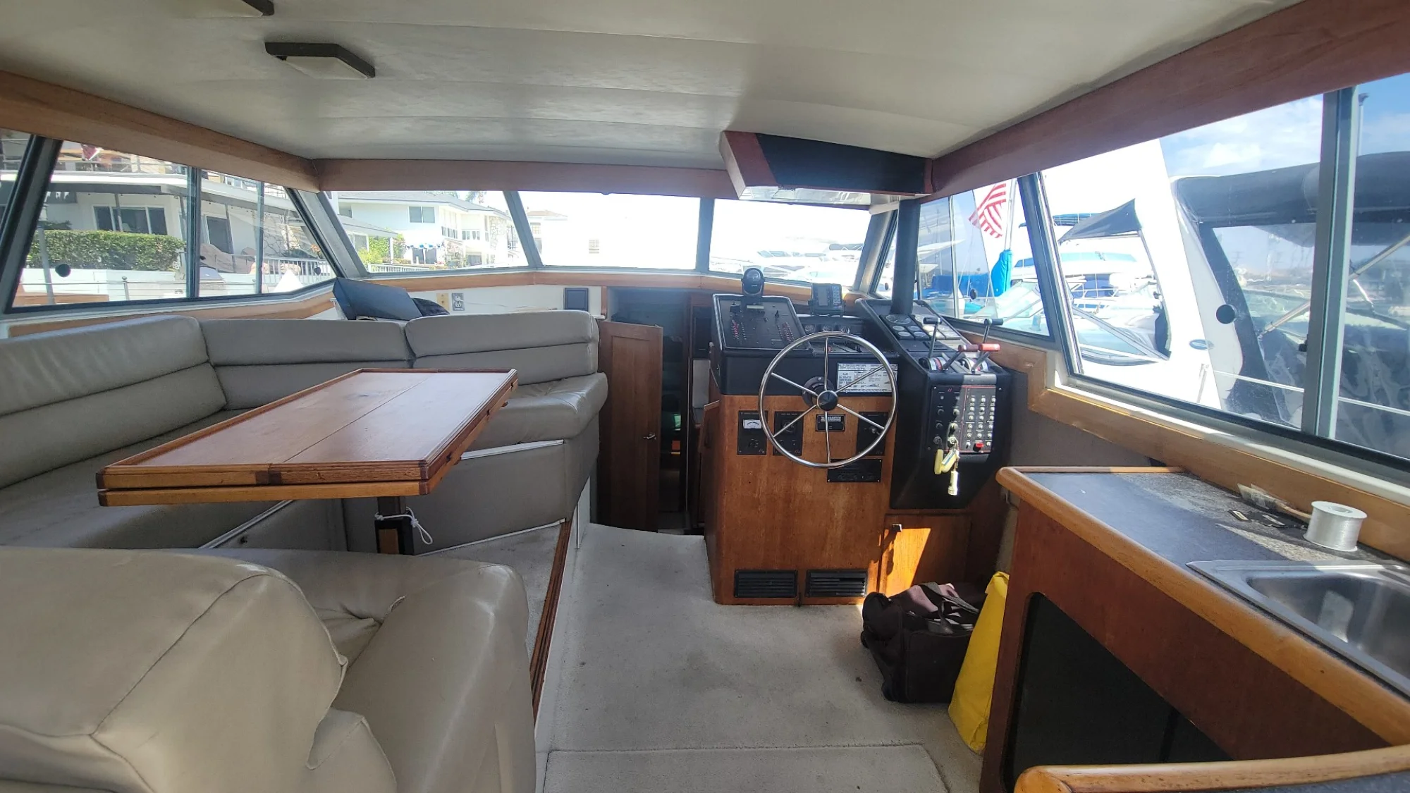 Bayliner 3888 Motoryacht - Image 2