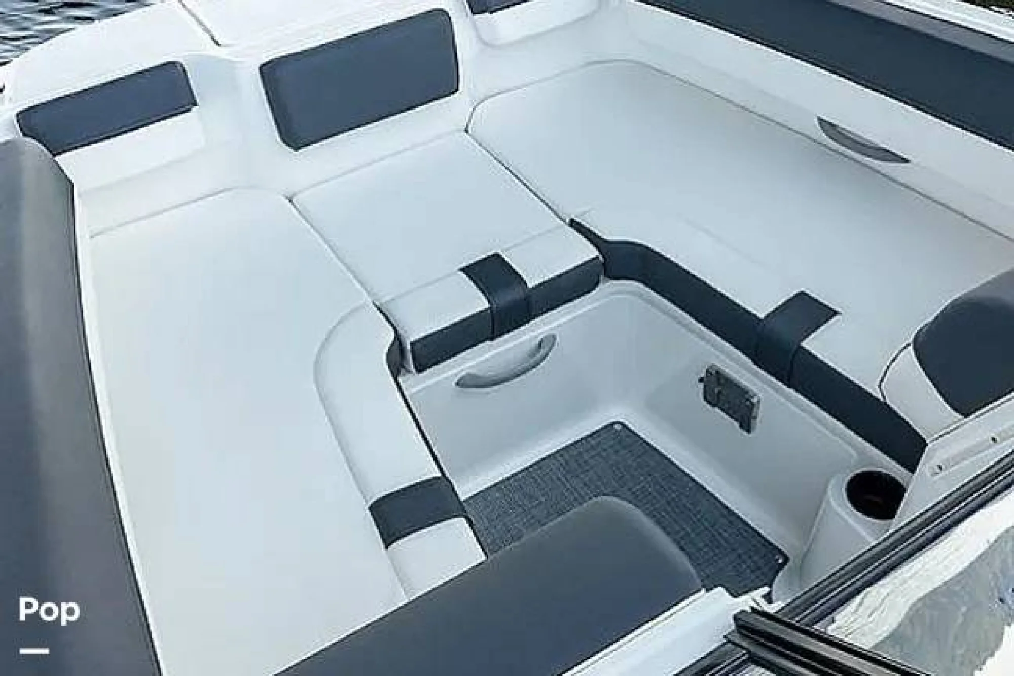 2017 Chaparral H2O 21 Deluxe - Image 3