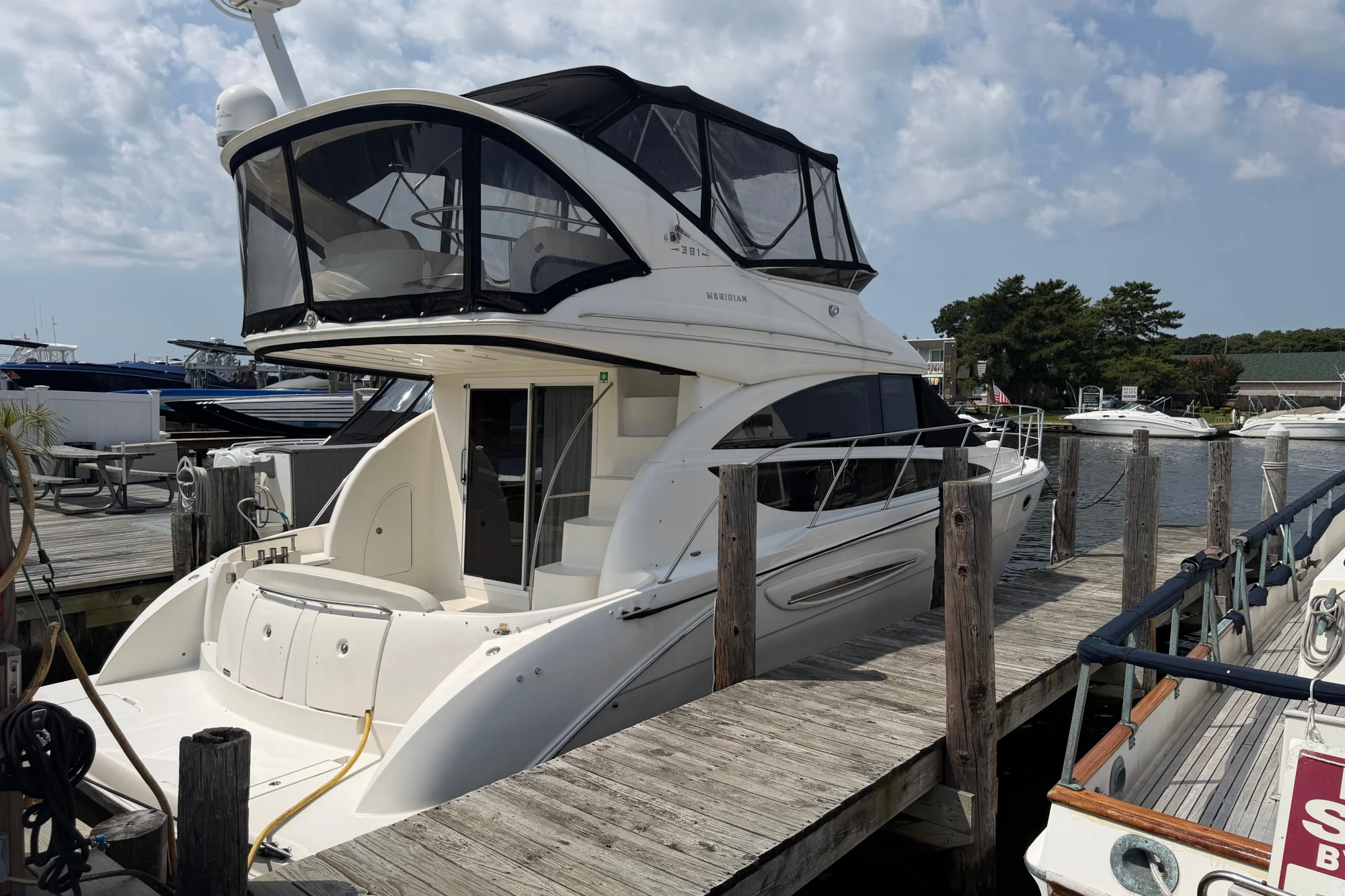2007 Meridian 391 Sedan - Image 2