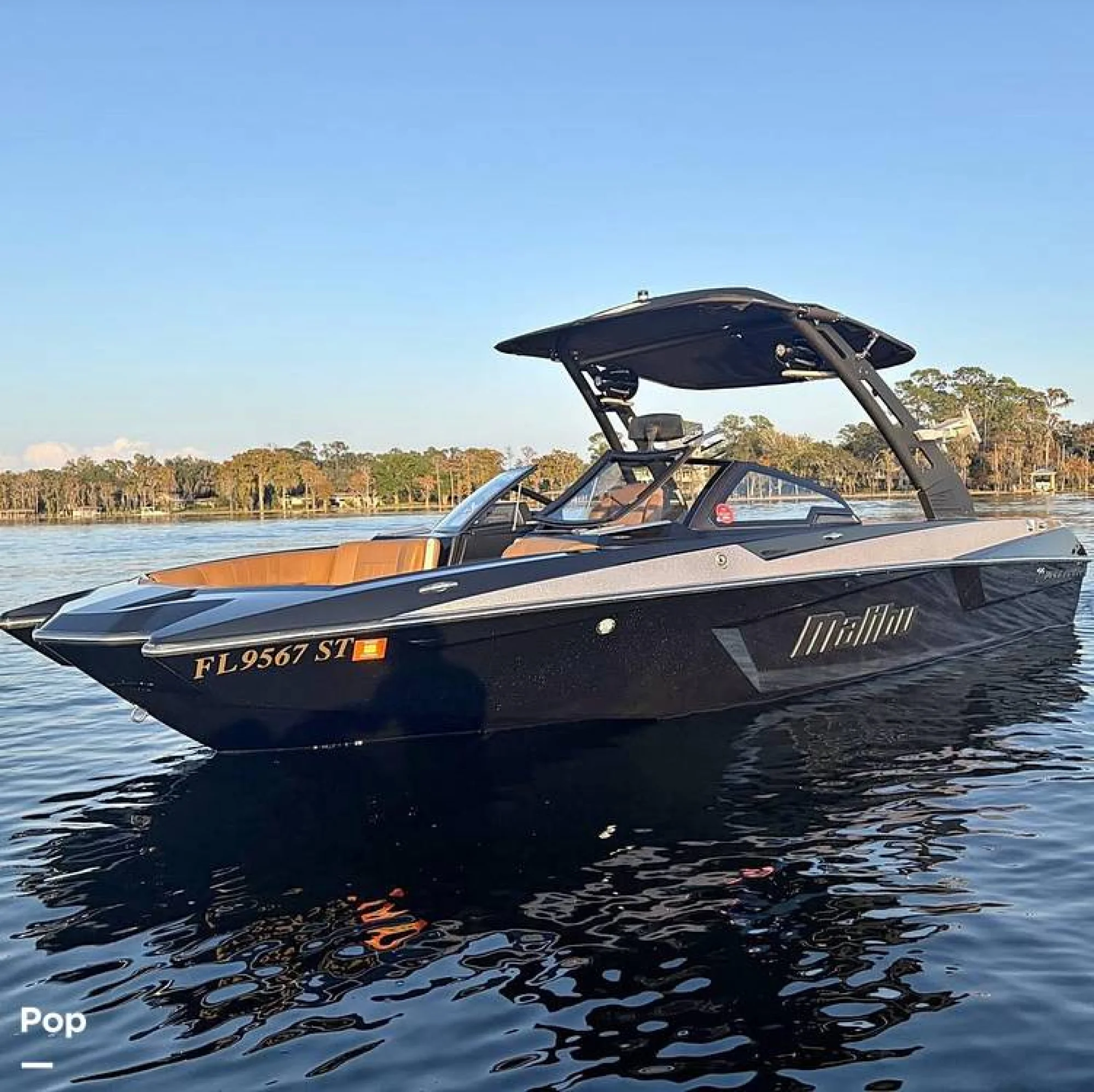 2020 Malibu 23 MXZ Black & Gold Edition - Image 3