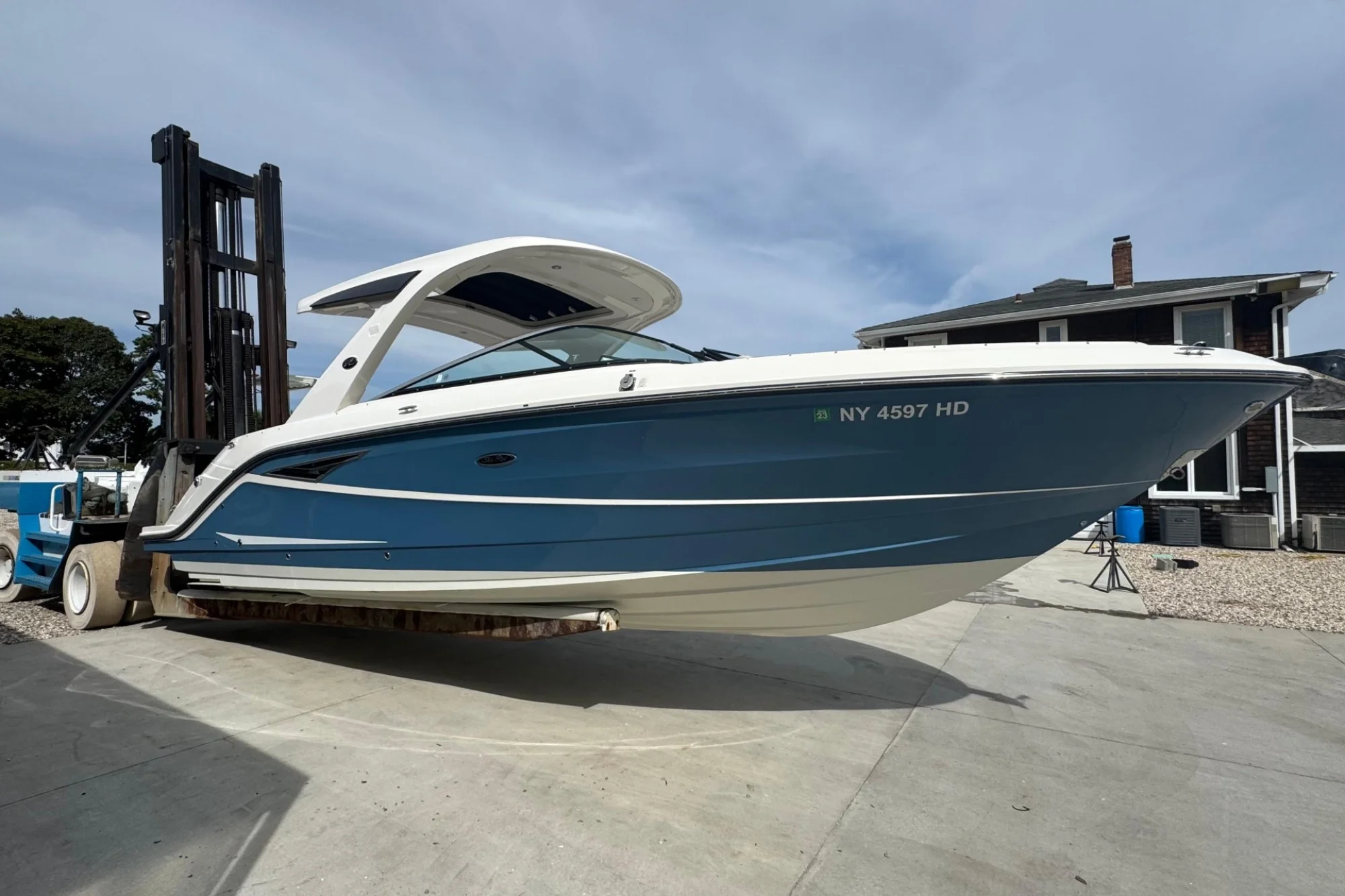 2021 Sea Ray SLX 310 - Image 3