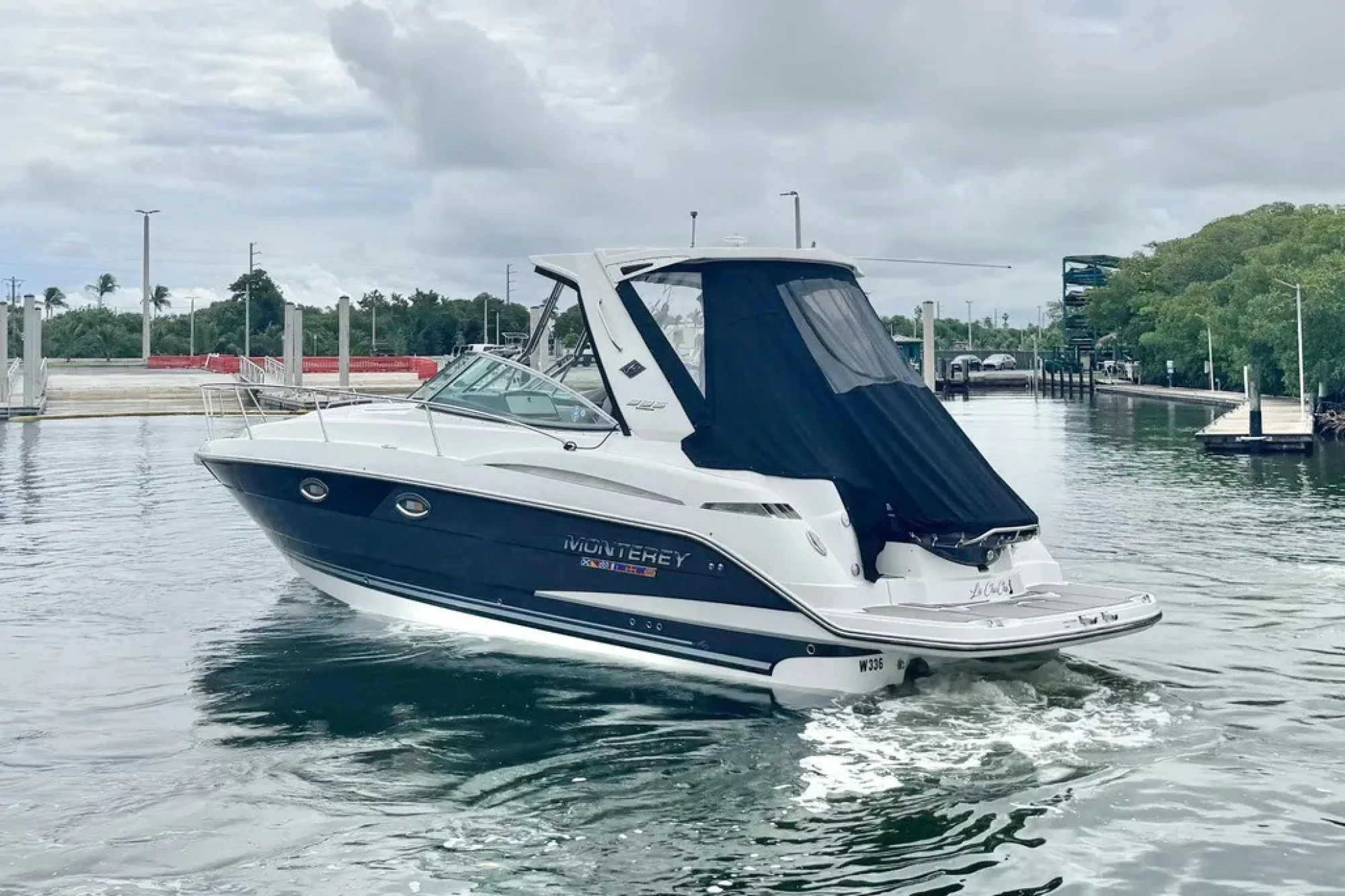 2021 Monterey 335 Sport Yacht - Image 3