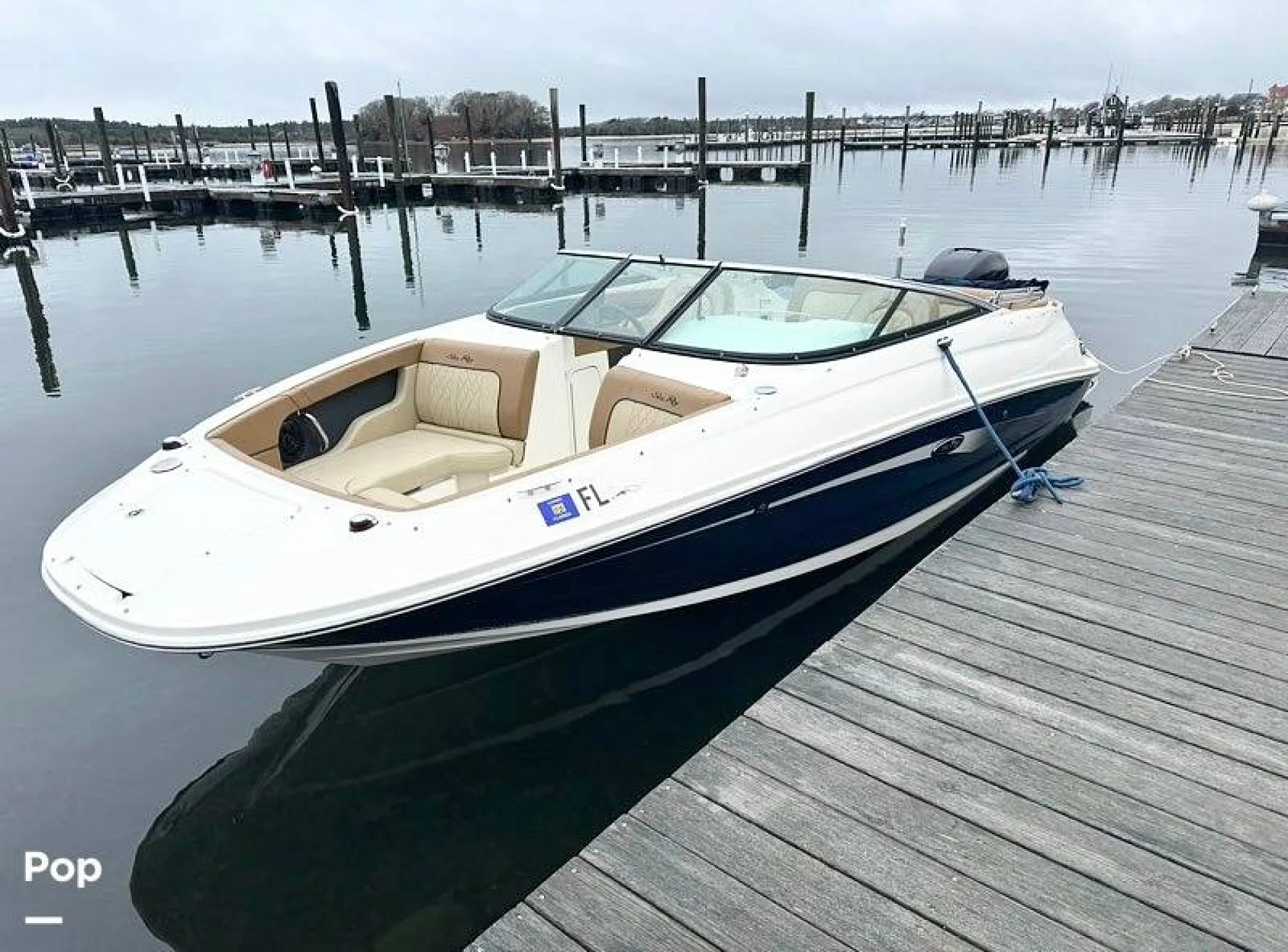 2015 Sea Ray 220 Sundeck OB - Main Image