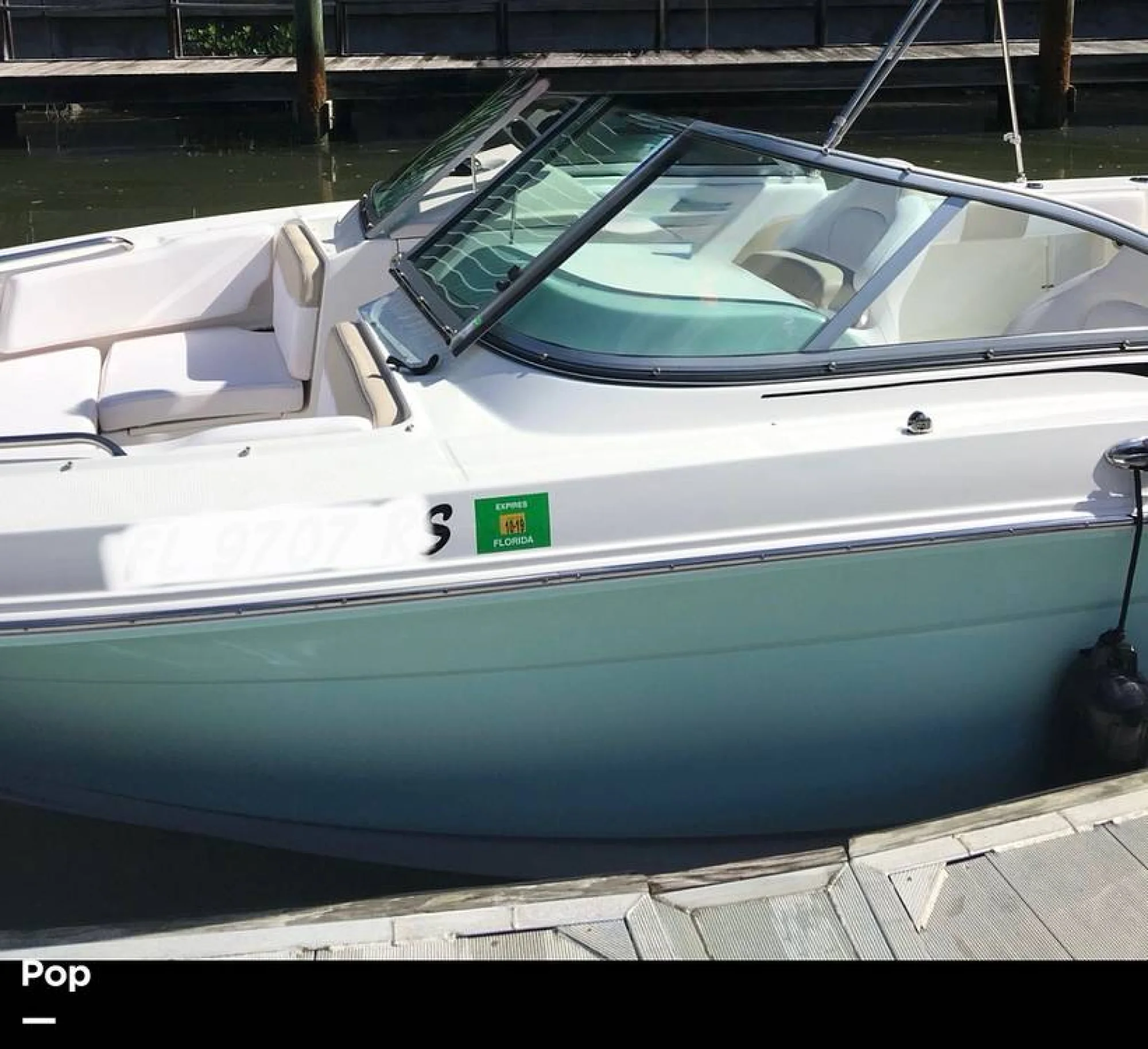 2019 Robalo R207 Dual Console - Image 2