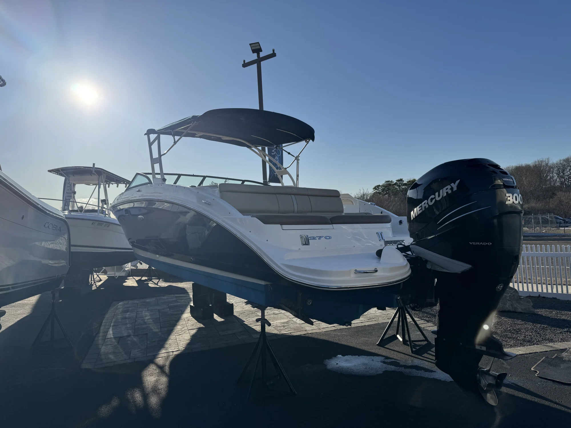 2016 Sea Ray 270SDX - Image 3