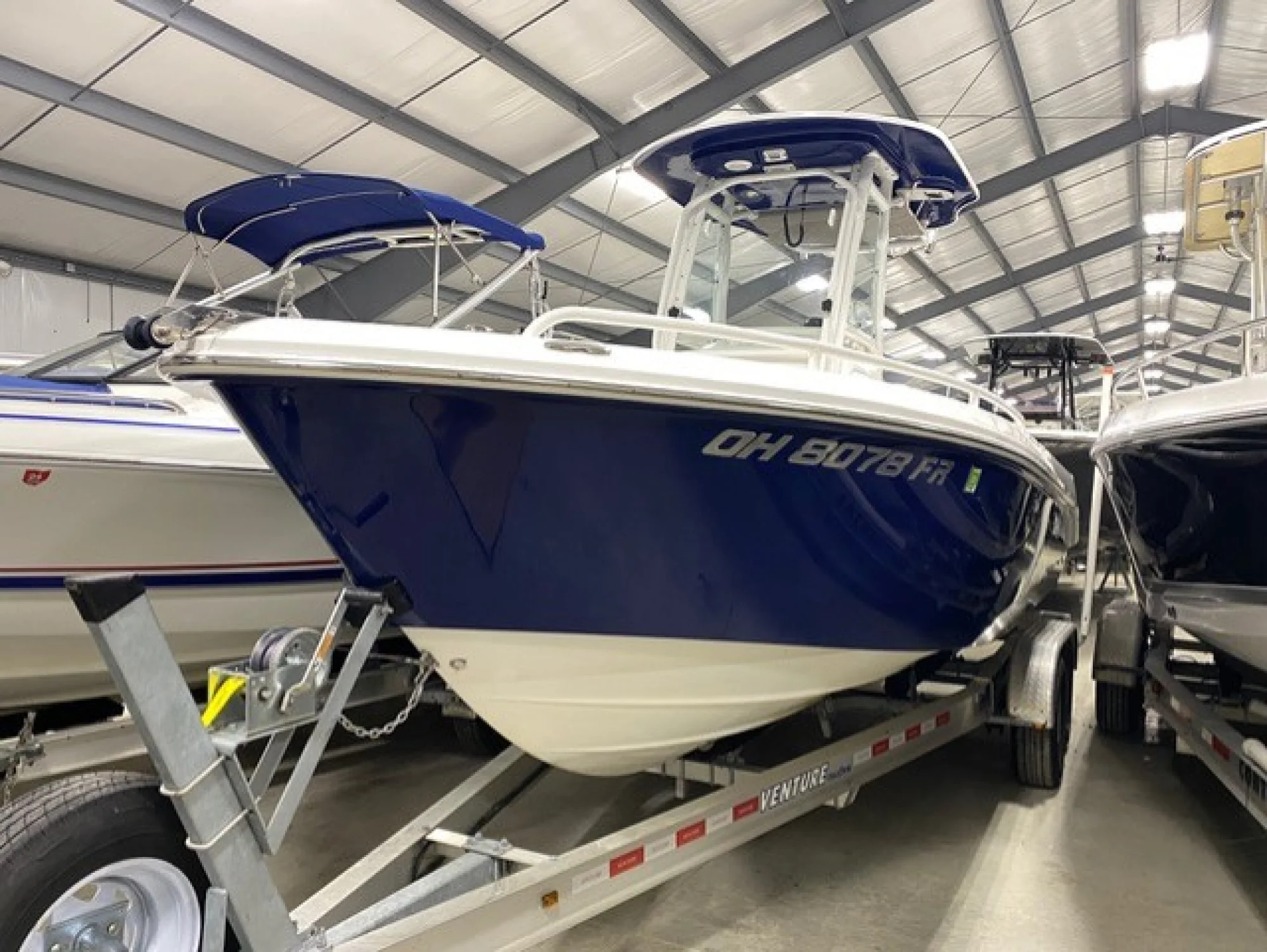 2016 Everglades 230 Center Console - Image 2