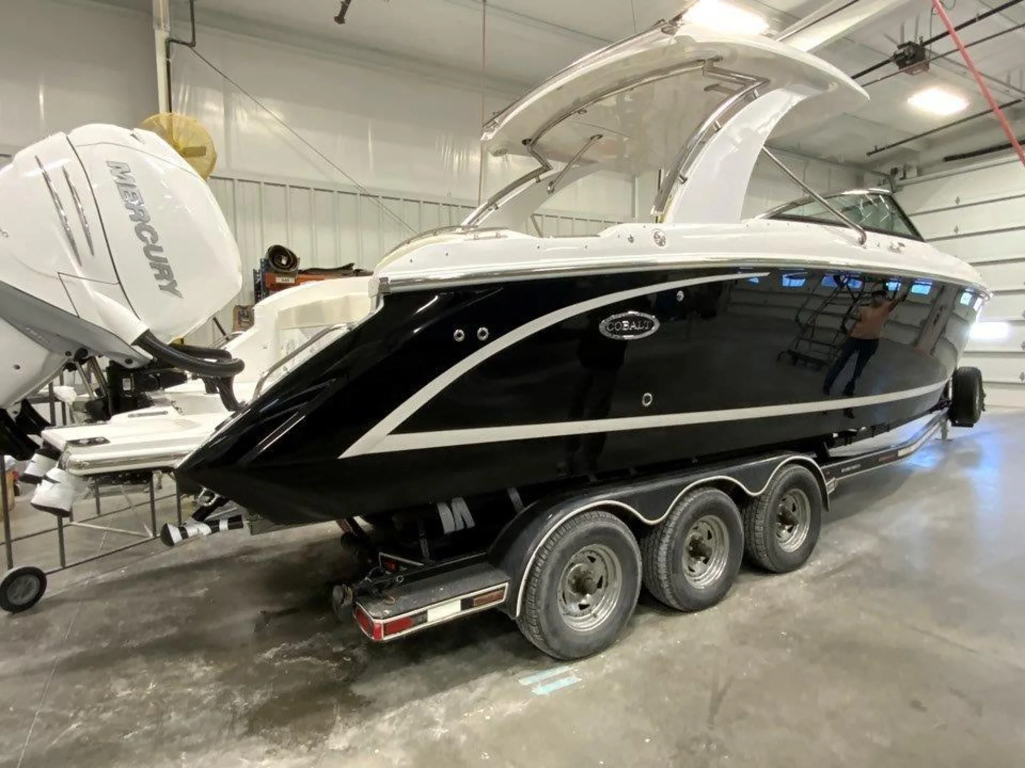 2021 Cobalt 30SC Outboard - Image 4