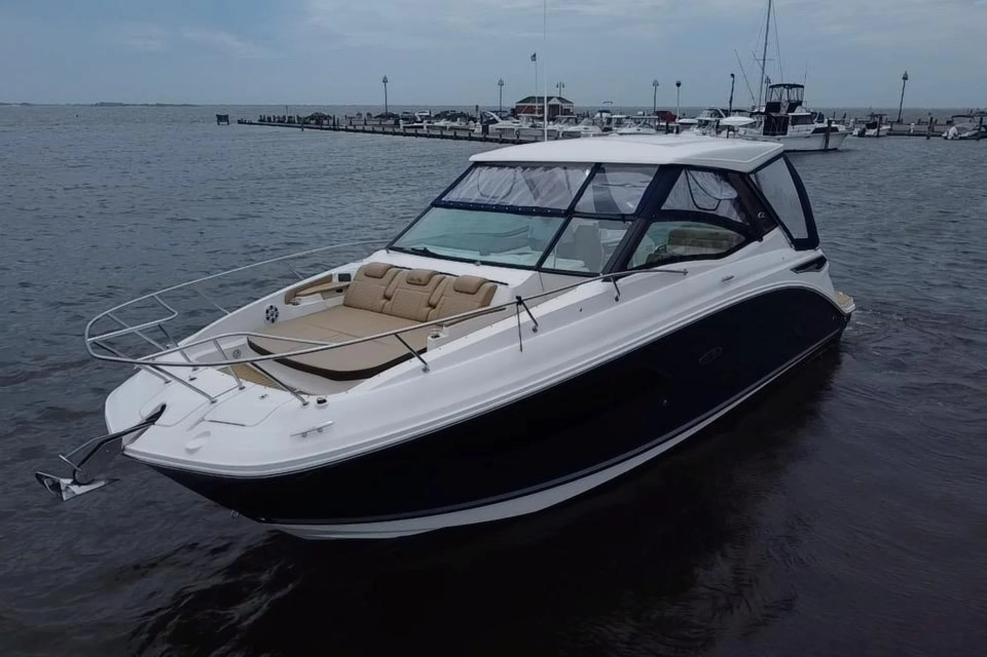 2021 Sea Ray Sundancer 320 Outboard - Image 3