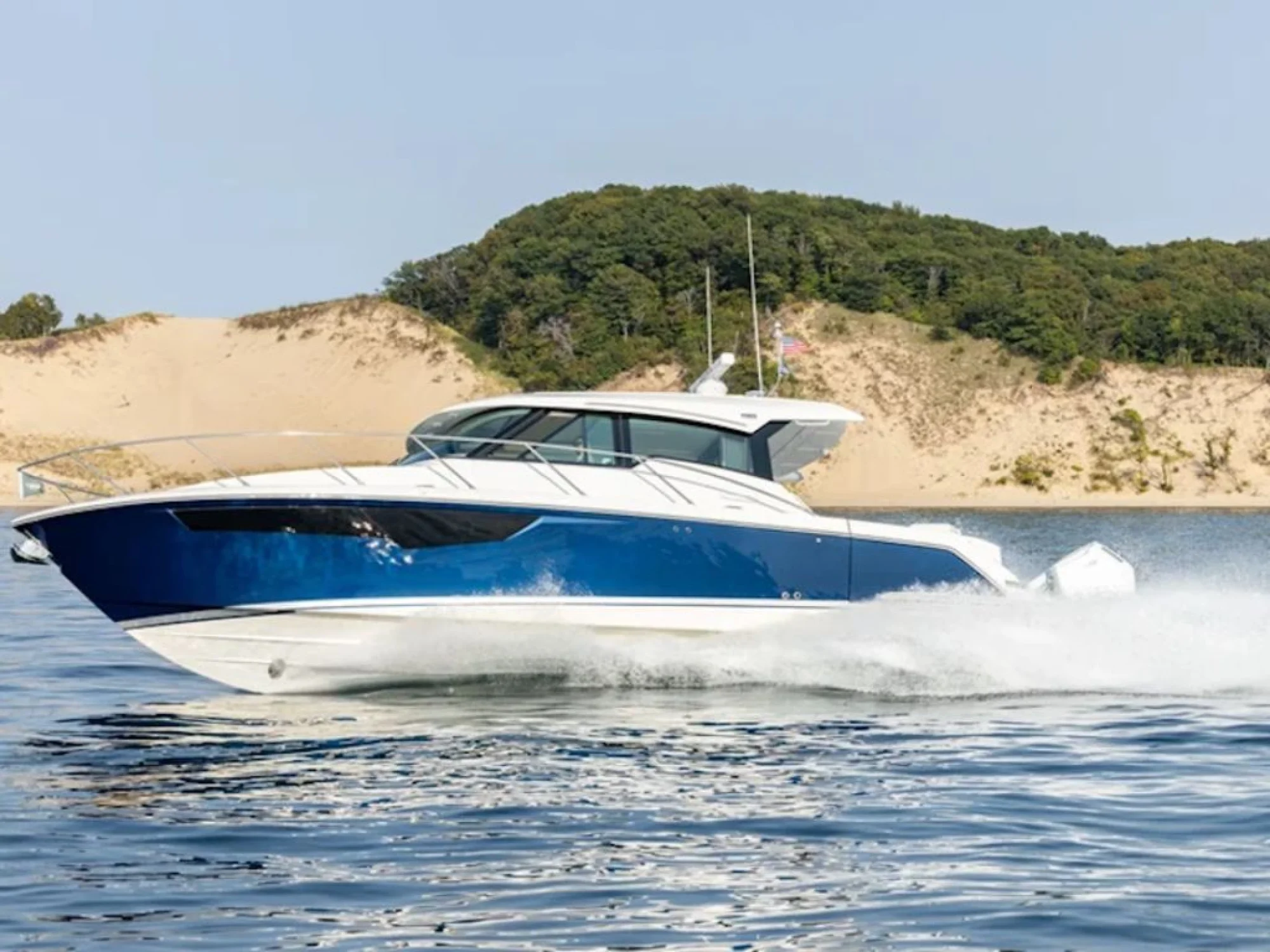 Tiara Yachts 43LE - Image 2