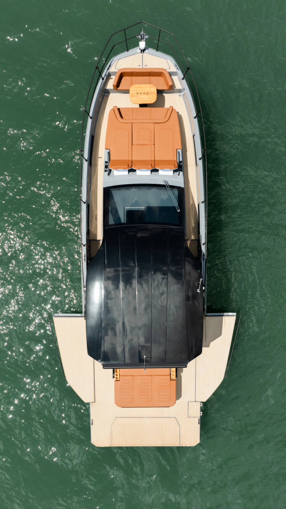 2027  Hanover 447 -Inboard - Image 3