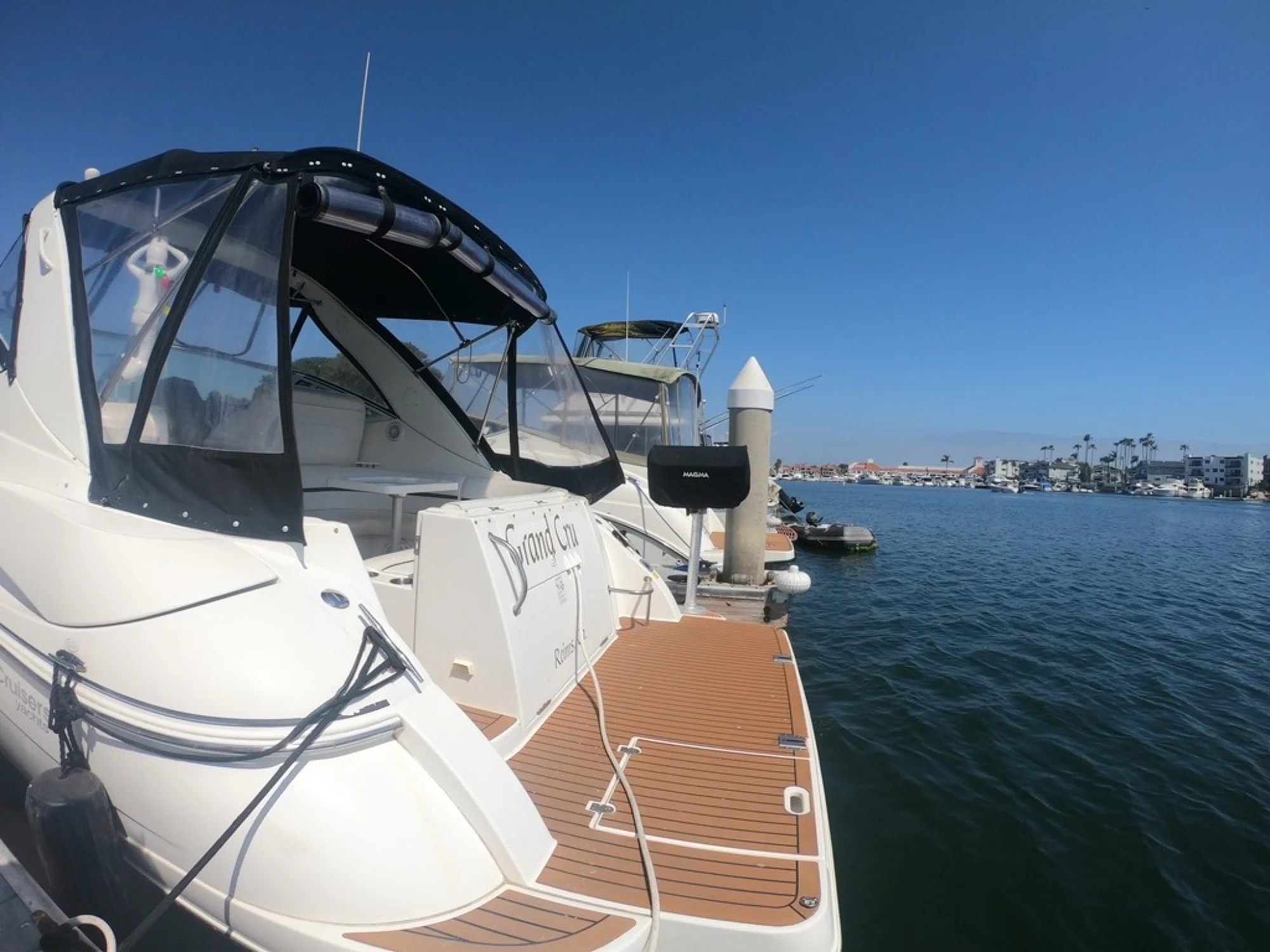 Cruisers Yachts 340 Express - Image 5