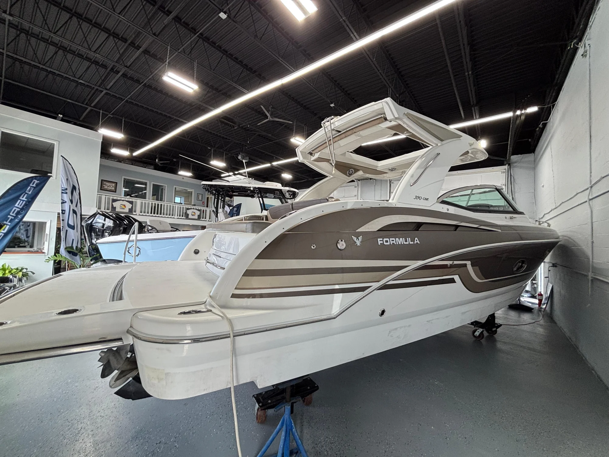 2019 Formula 350 Crossover Bowrider I/O - Image 2