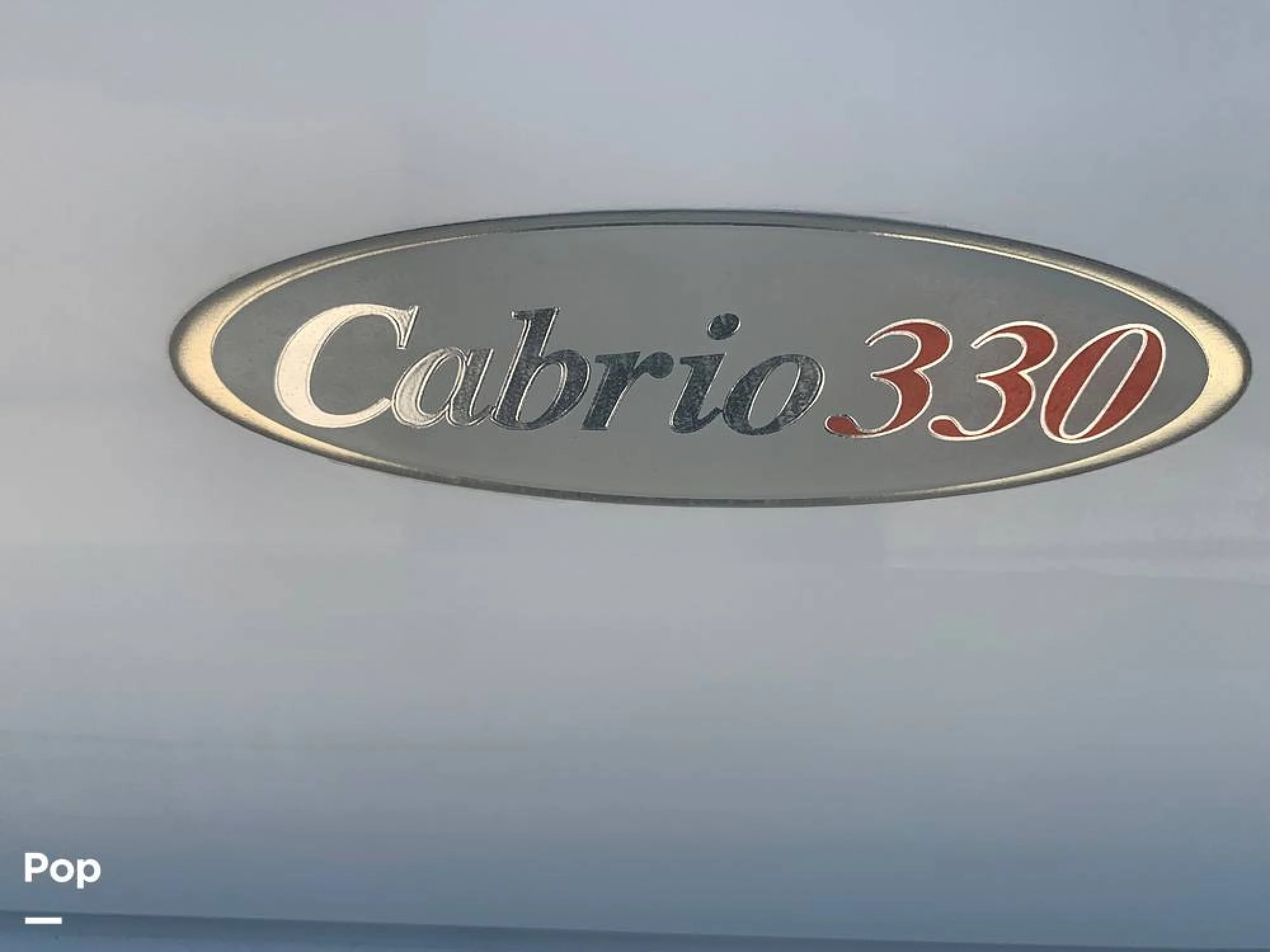 2004 Larson 330 Cabrio - Image 5