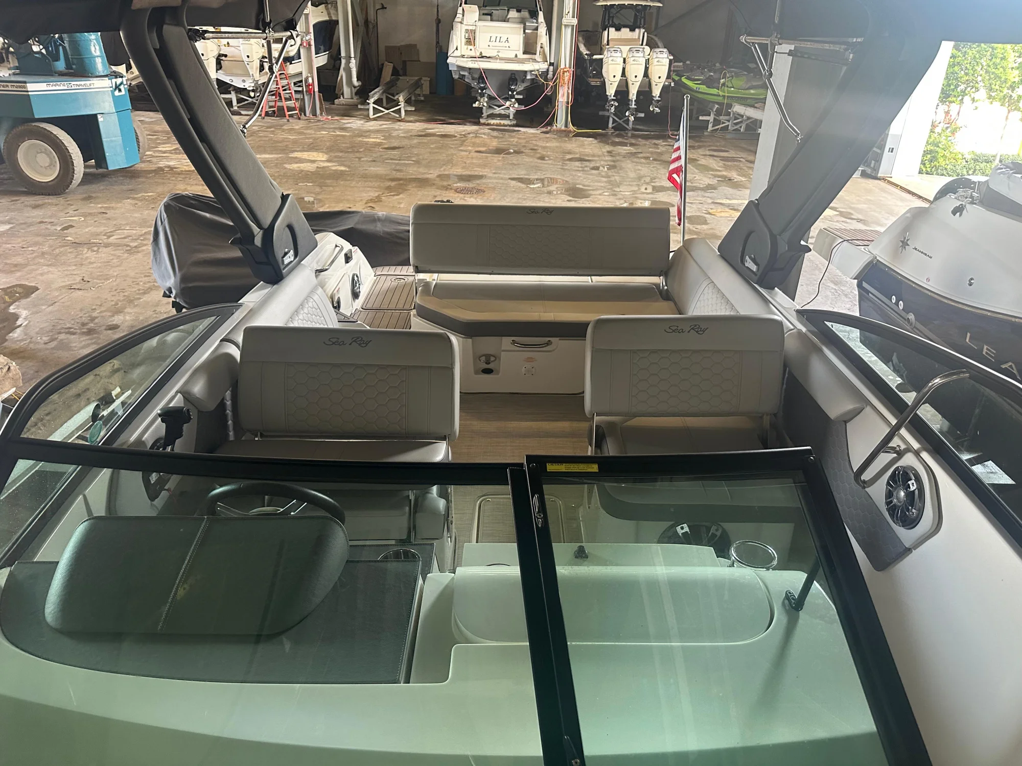 Sea Ray SDX 250 - Image 4